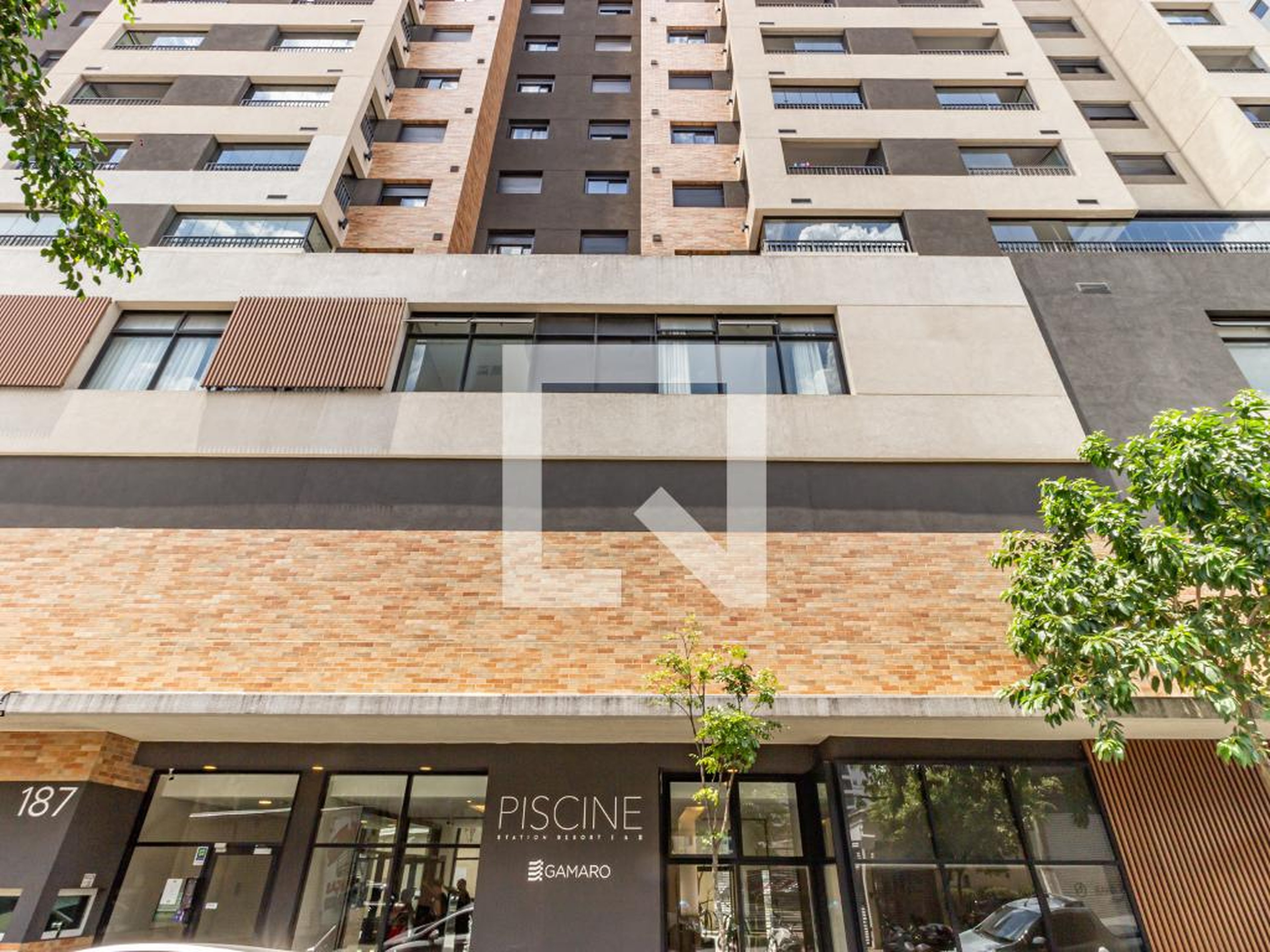 Fachada Condomínio Piscine