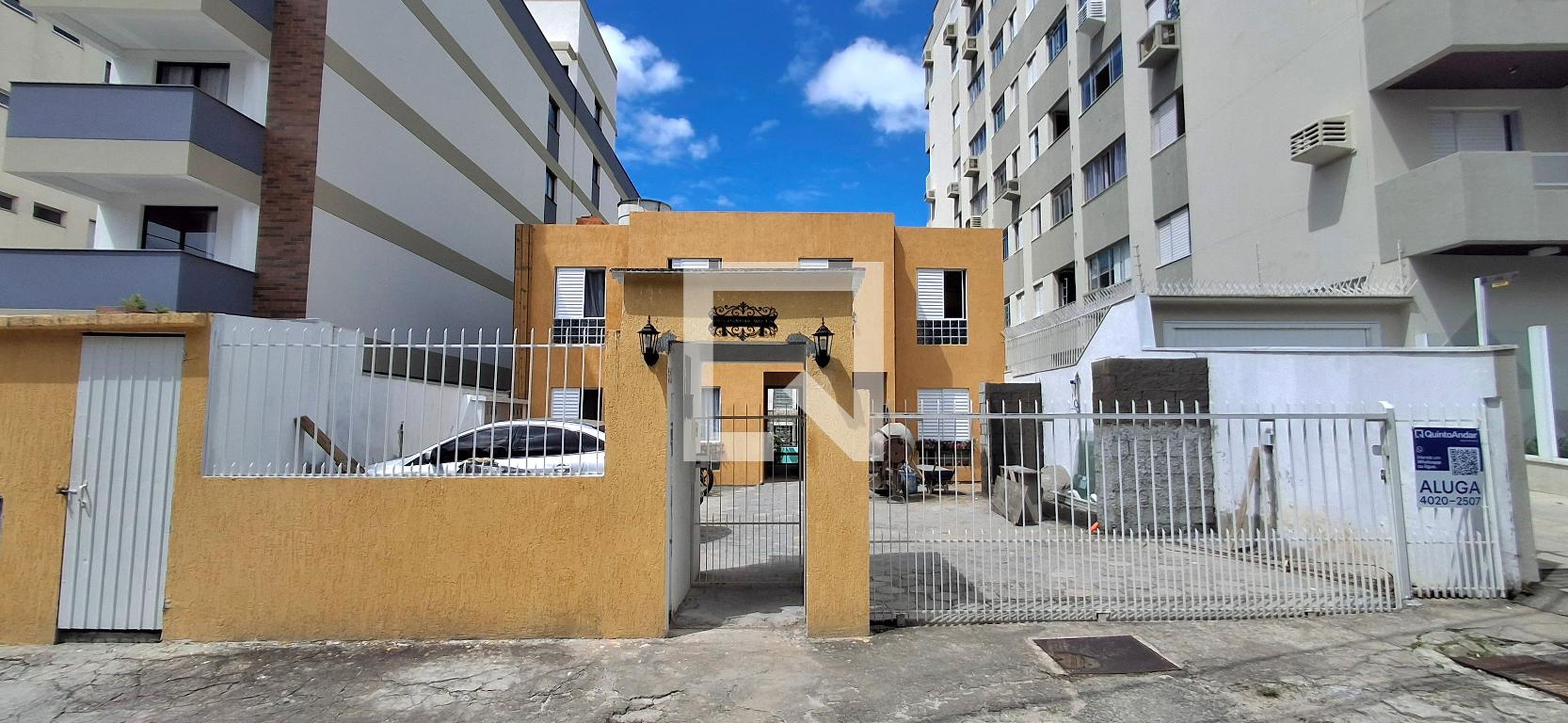 Fachada Condomínio em Rua Salomé Damásio Jaques, 58