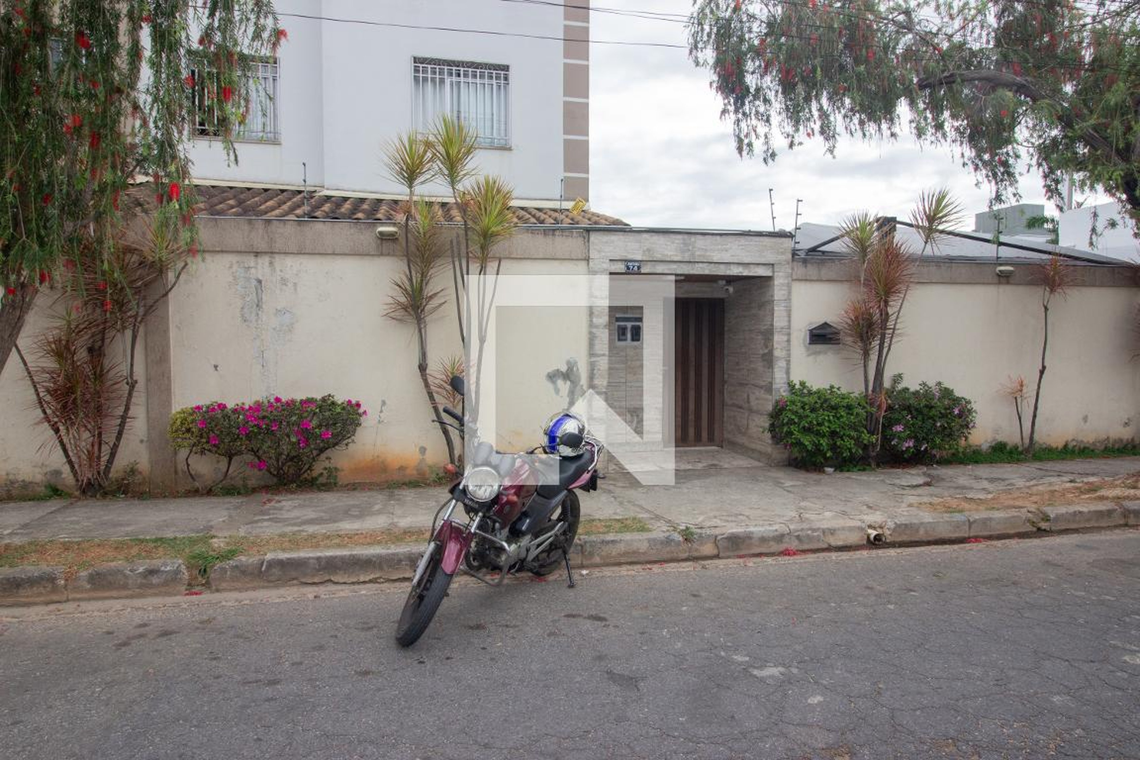 Fachada Condomínio em Rua Ii, 48