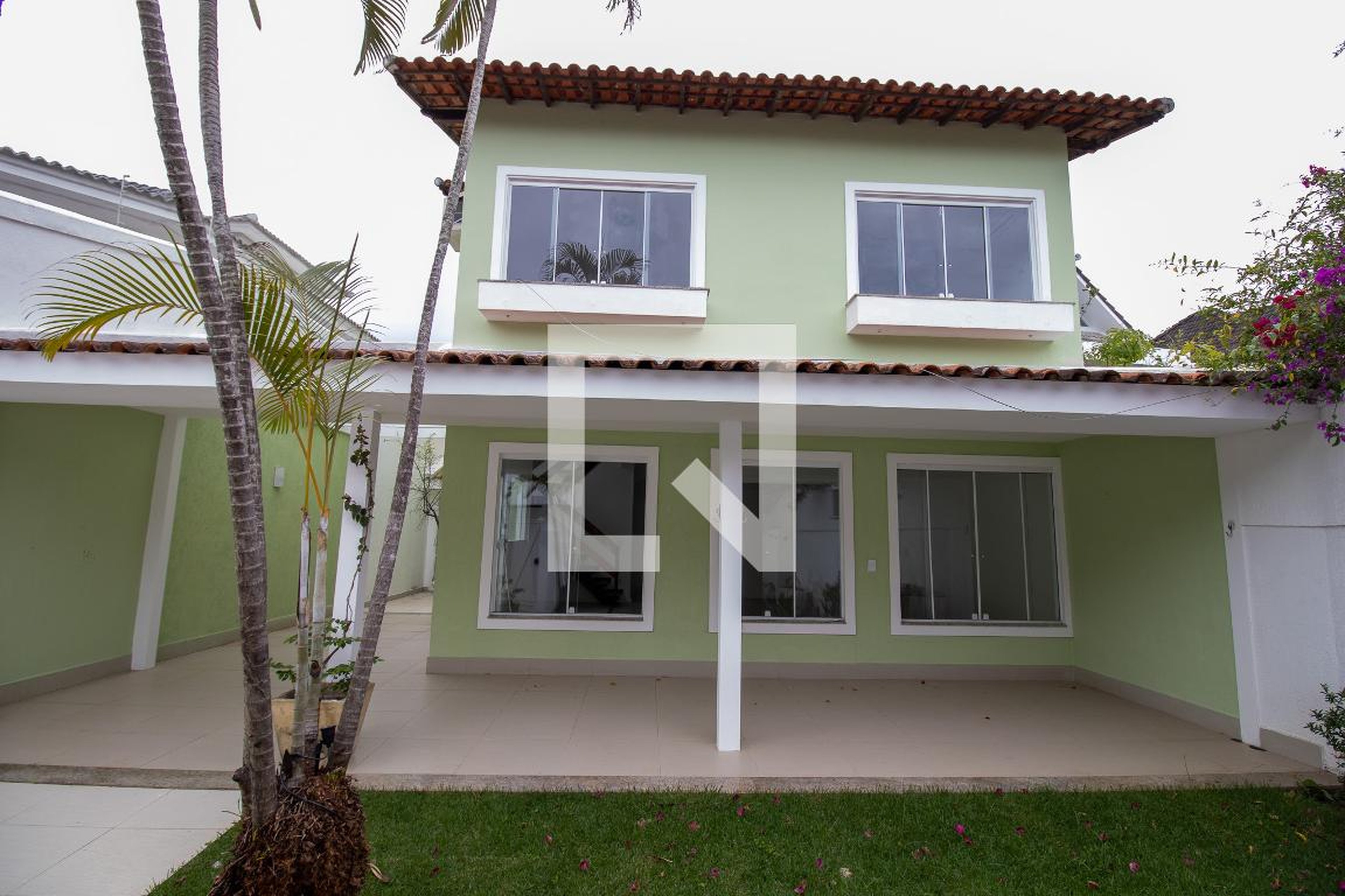 Fachada Condomínio em Rua José Eiras Pinheiro, 350