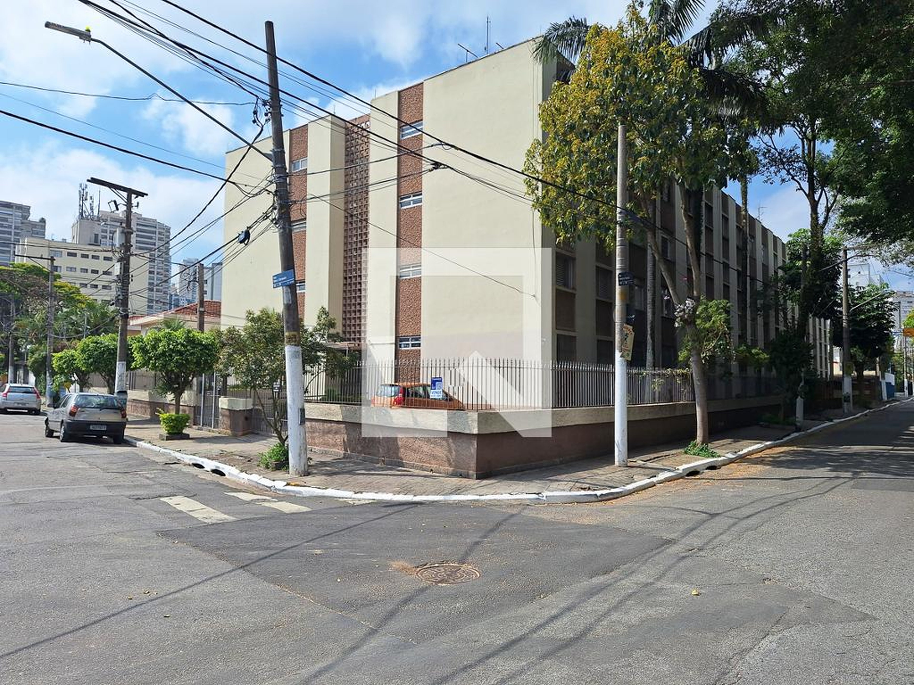 Fachada Condomínio em Rua Tenente Rocha, 392