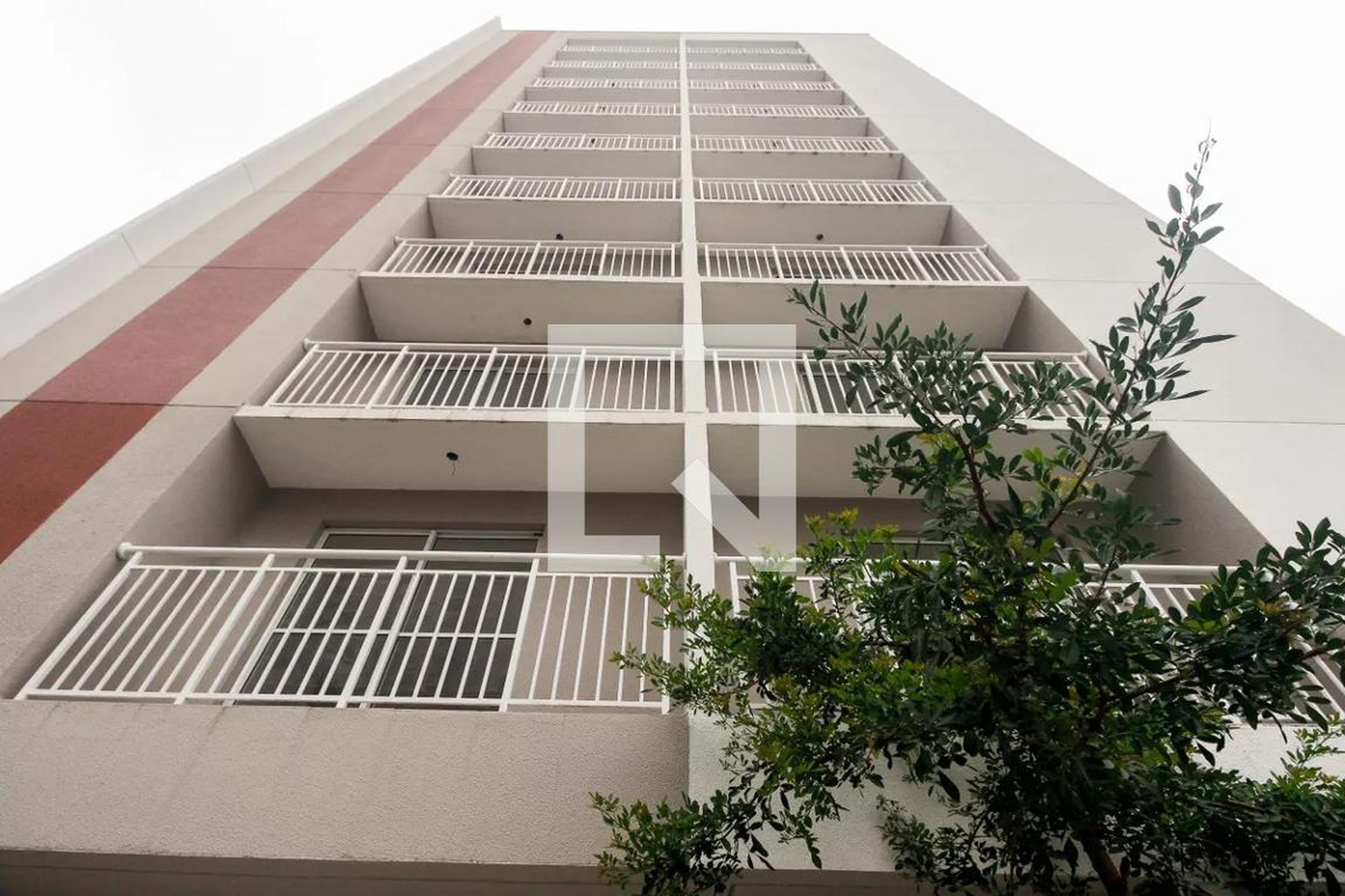 Fachada Condomínio em Rua Cristais, 42