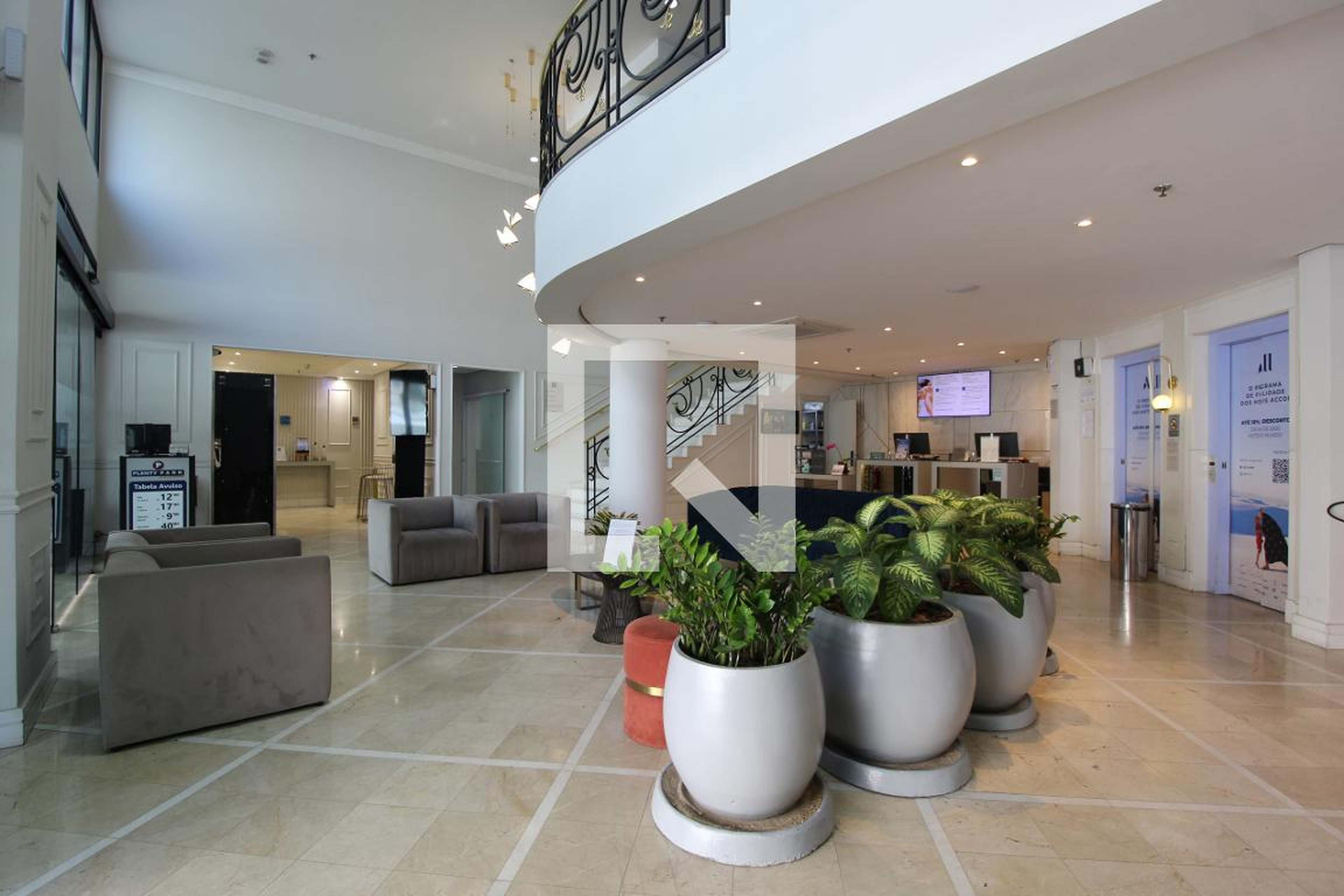 Hall Social - The Privillege