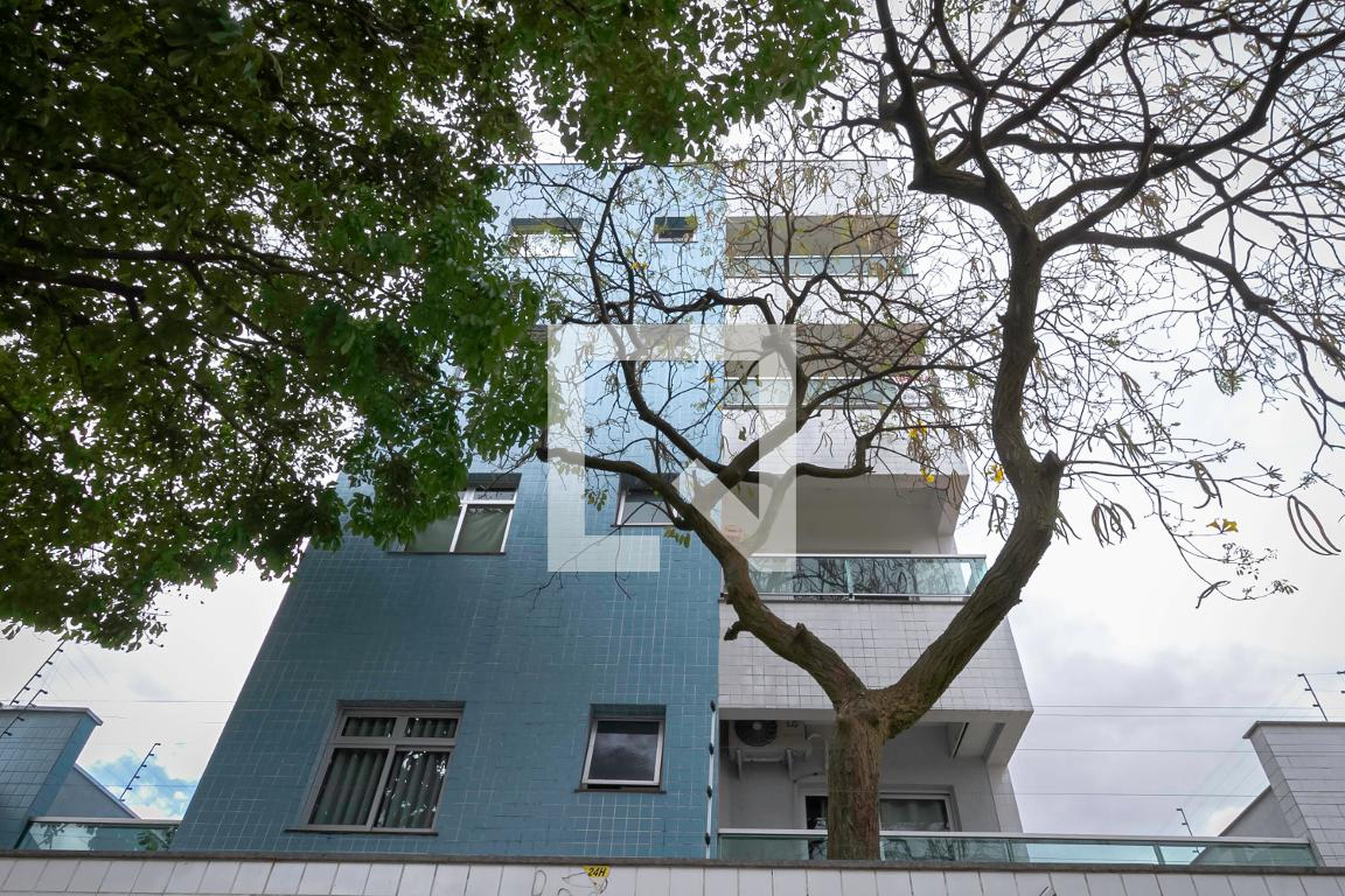 Fachada Condomínio em Rua Vera Lucia, 225