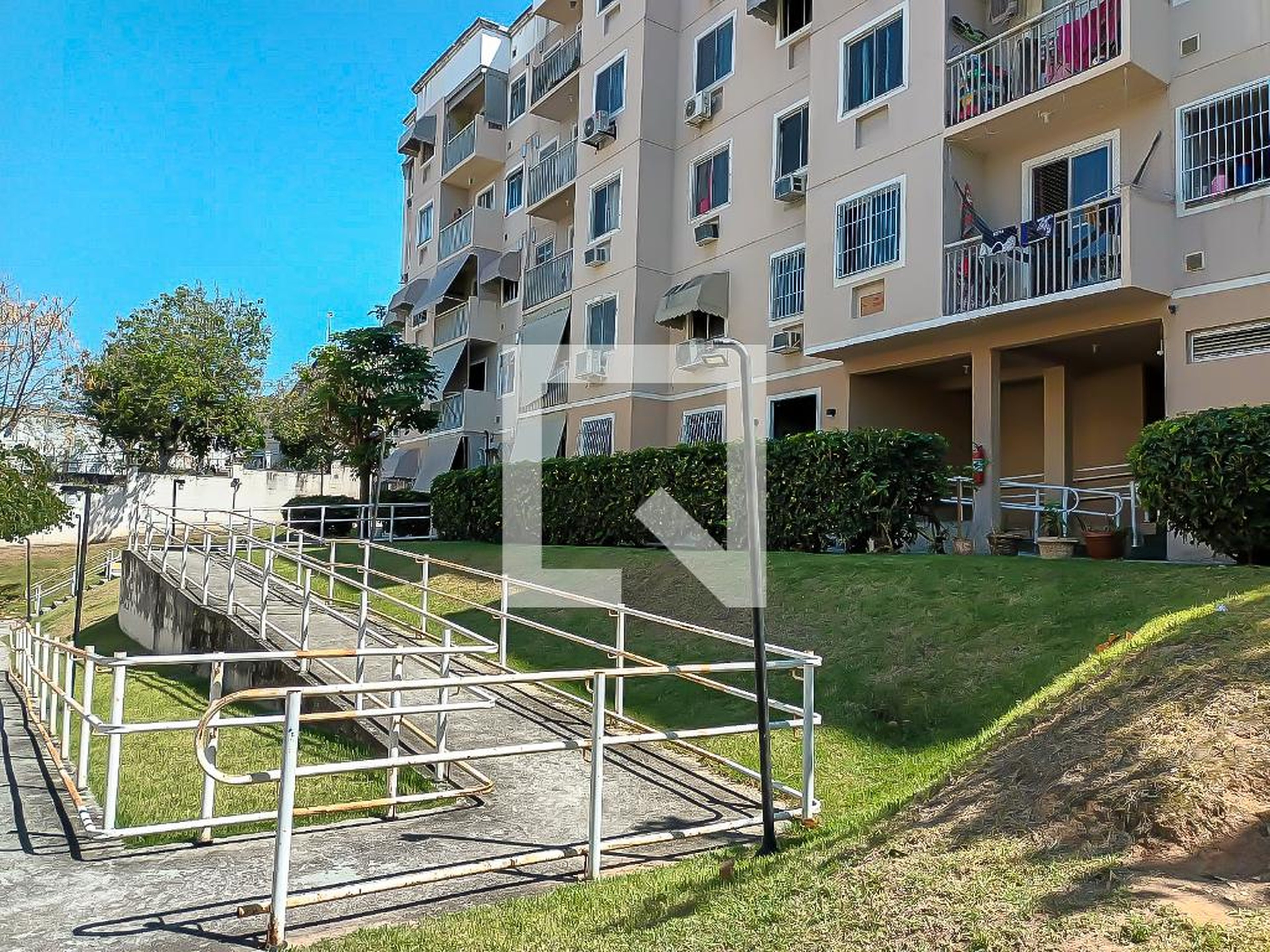 Fachada Condomínio em Rua Flora Rica, 30