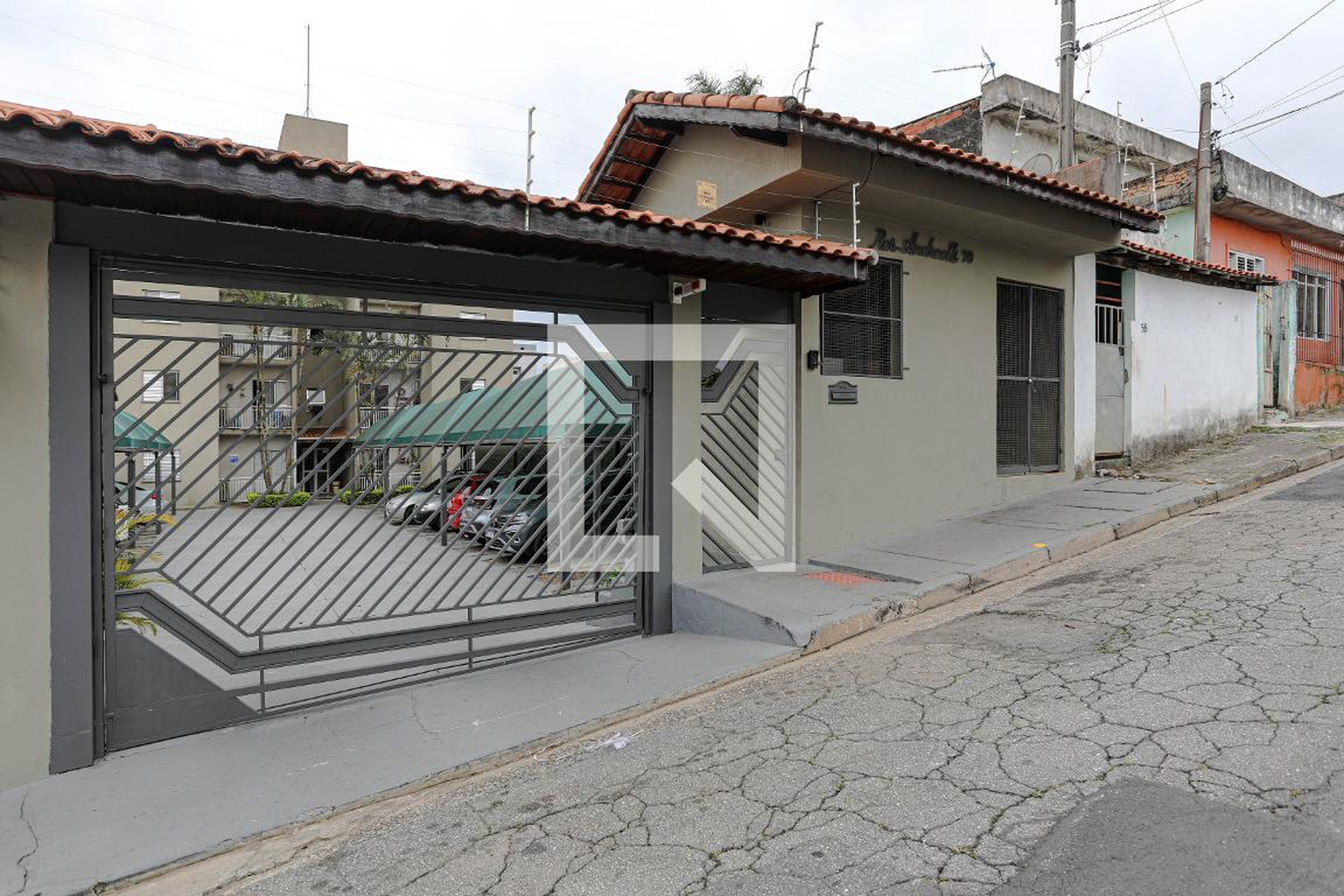 Fachada Condomínio em Rua João de Miranda Mello, 70