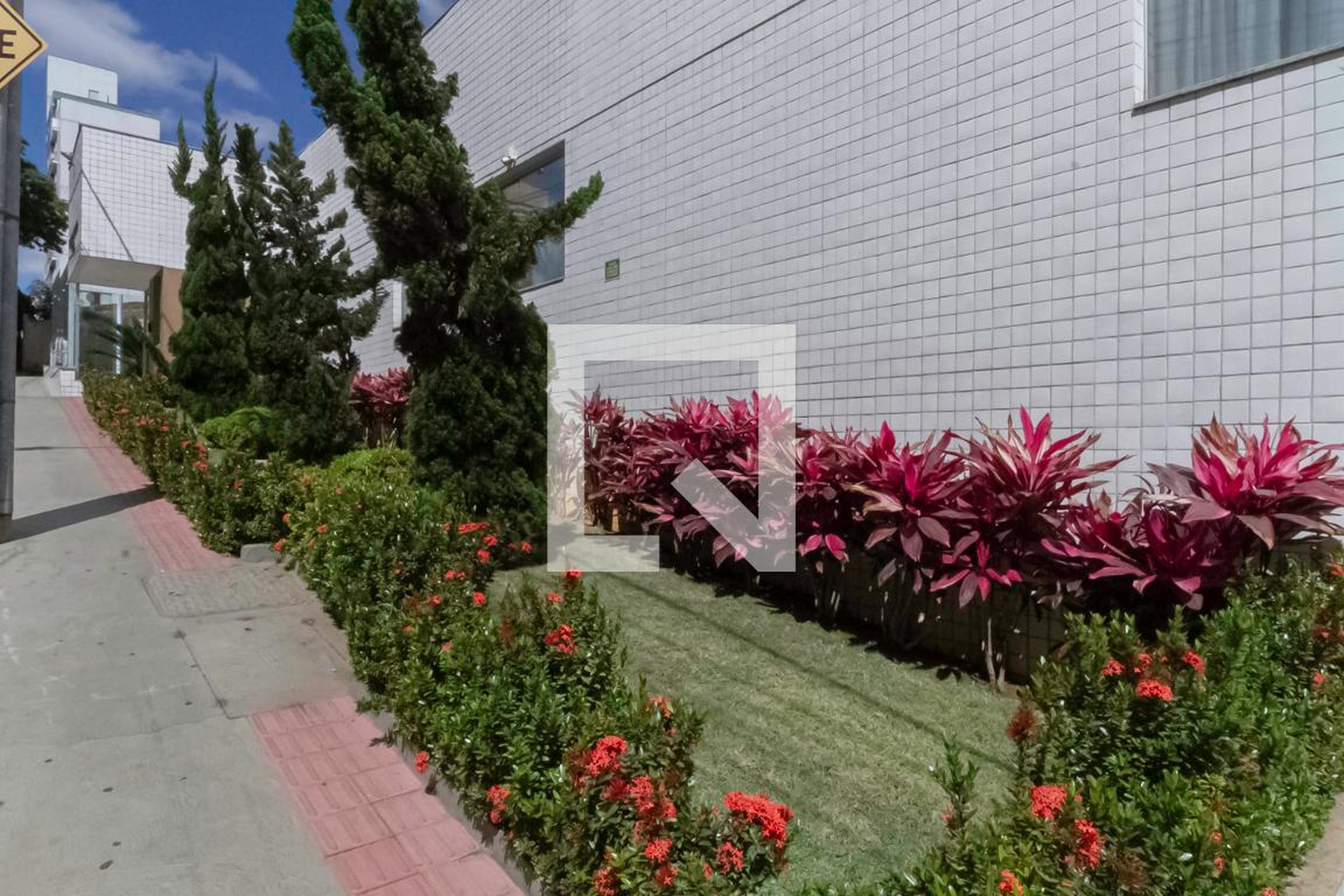 Fachada Condomínio em Rua Antônio Paulino de Castro, 623