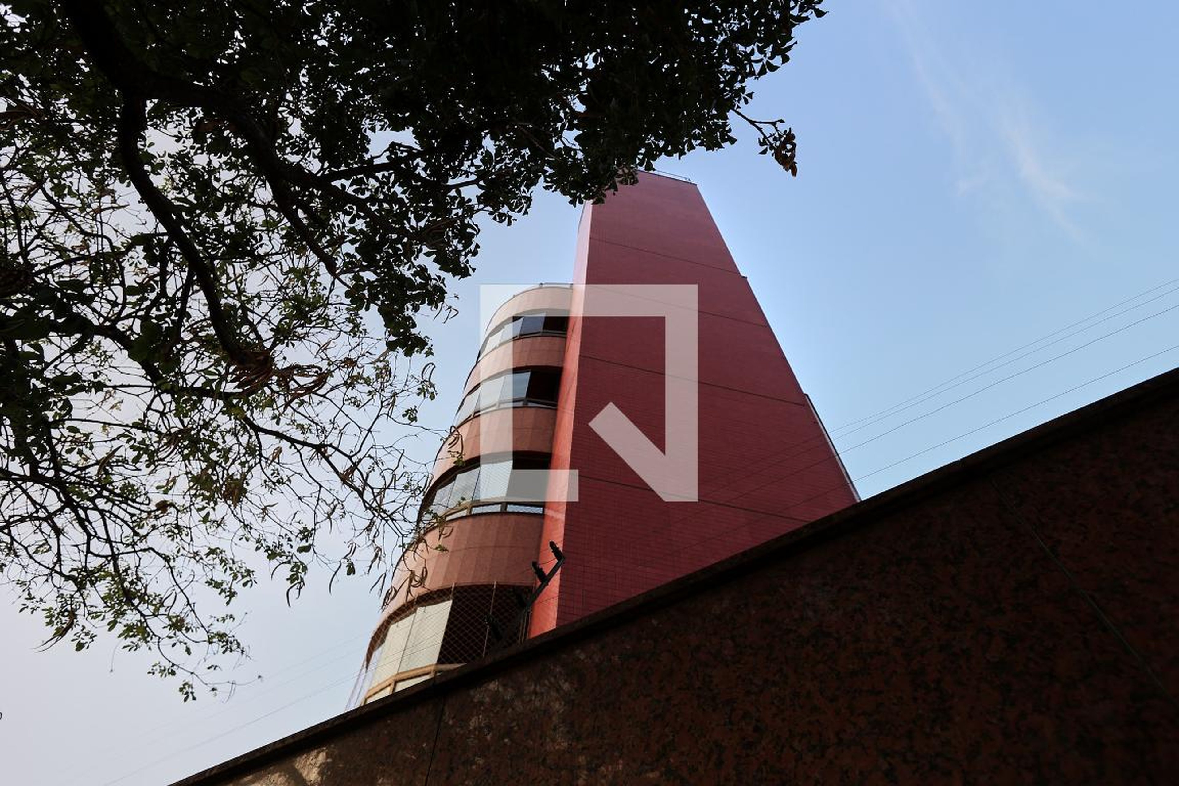 Fachada Condomínio em Rua Deputado Bernardino Sena Figueiredo, 773