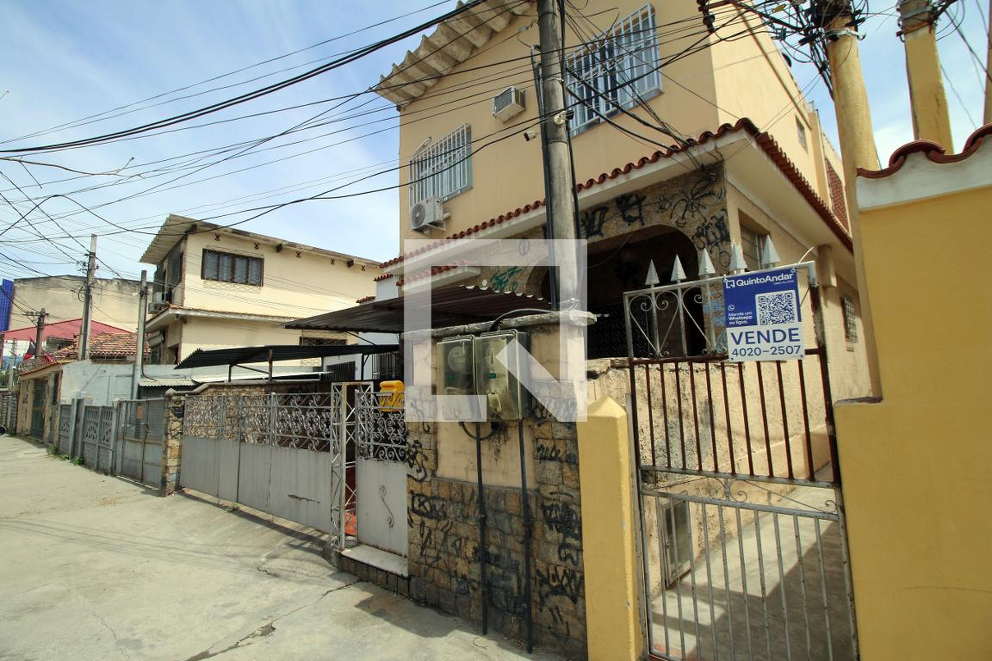 Fachada Condomínio em Rua André Azevedo, 72