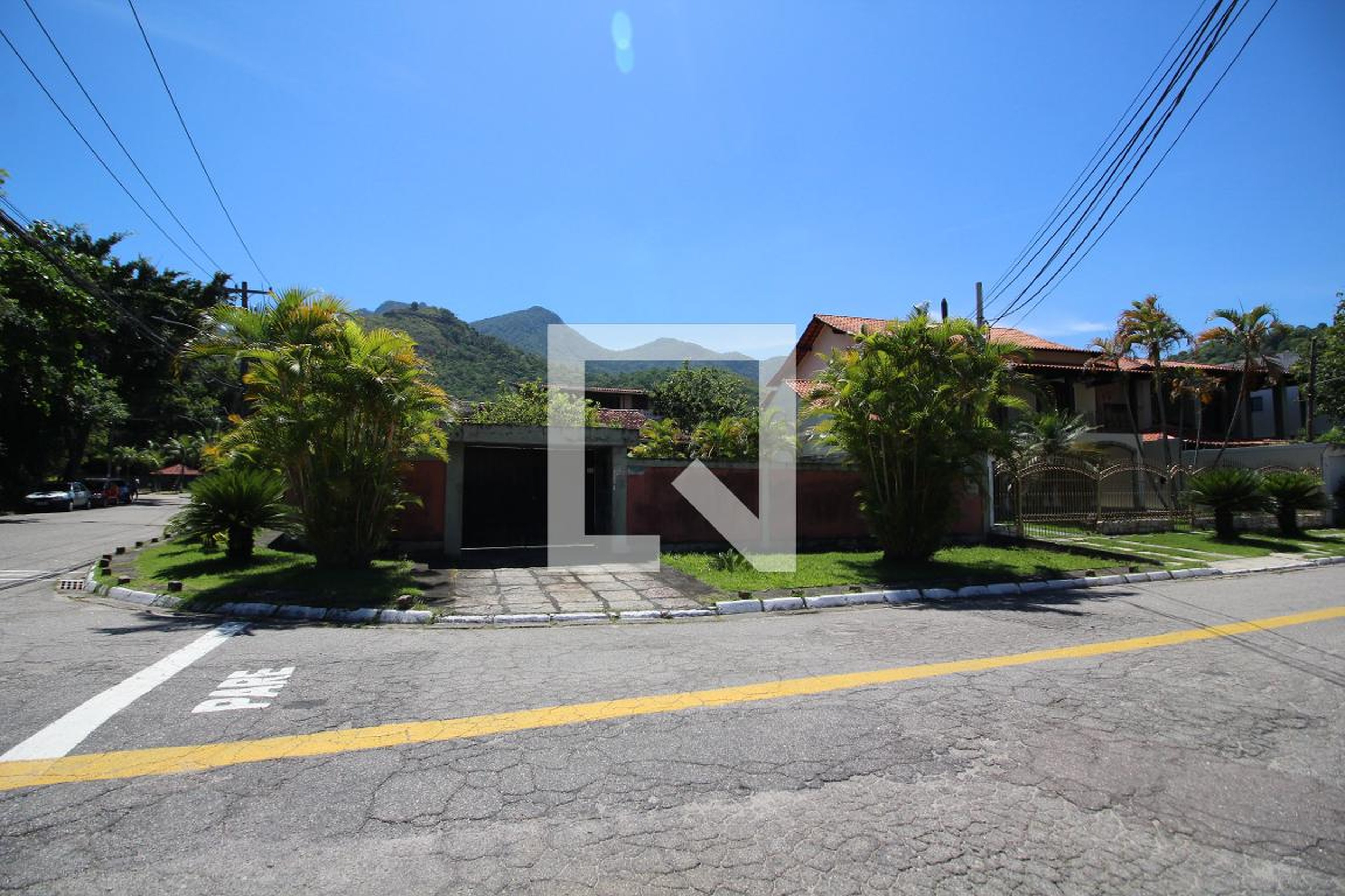 Fachada Condomínio em Rua Virola, 15