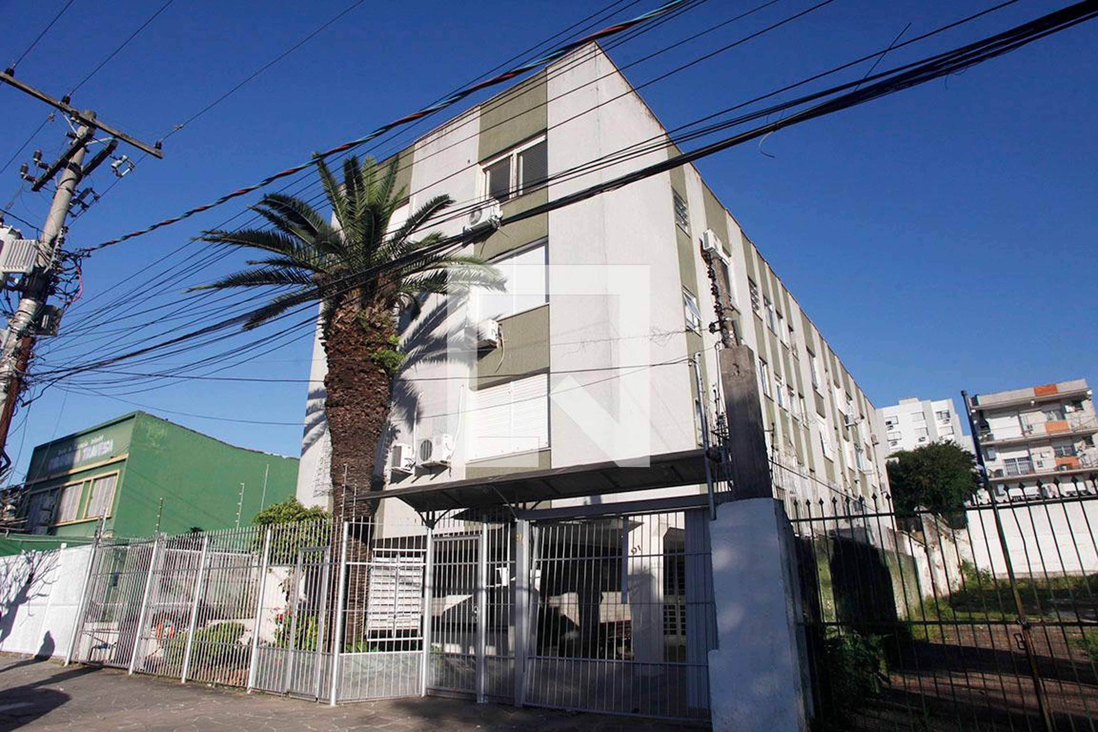 Fachada Condomínio em Rua Maestro Mendanha, 91