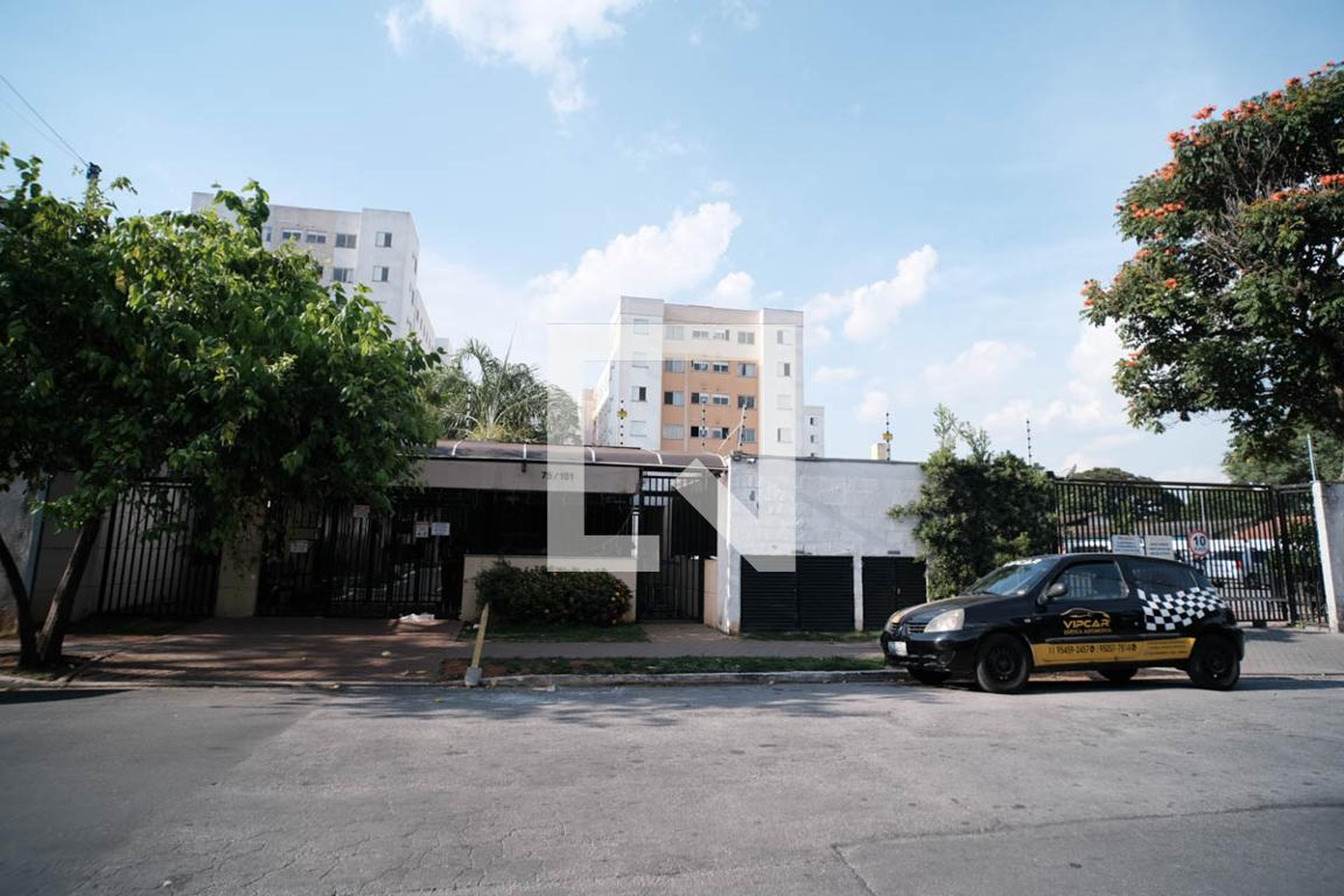 Fachada Condomínio em Rua Guirá-Acangatara, 81