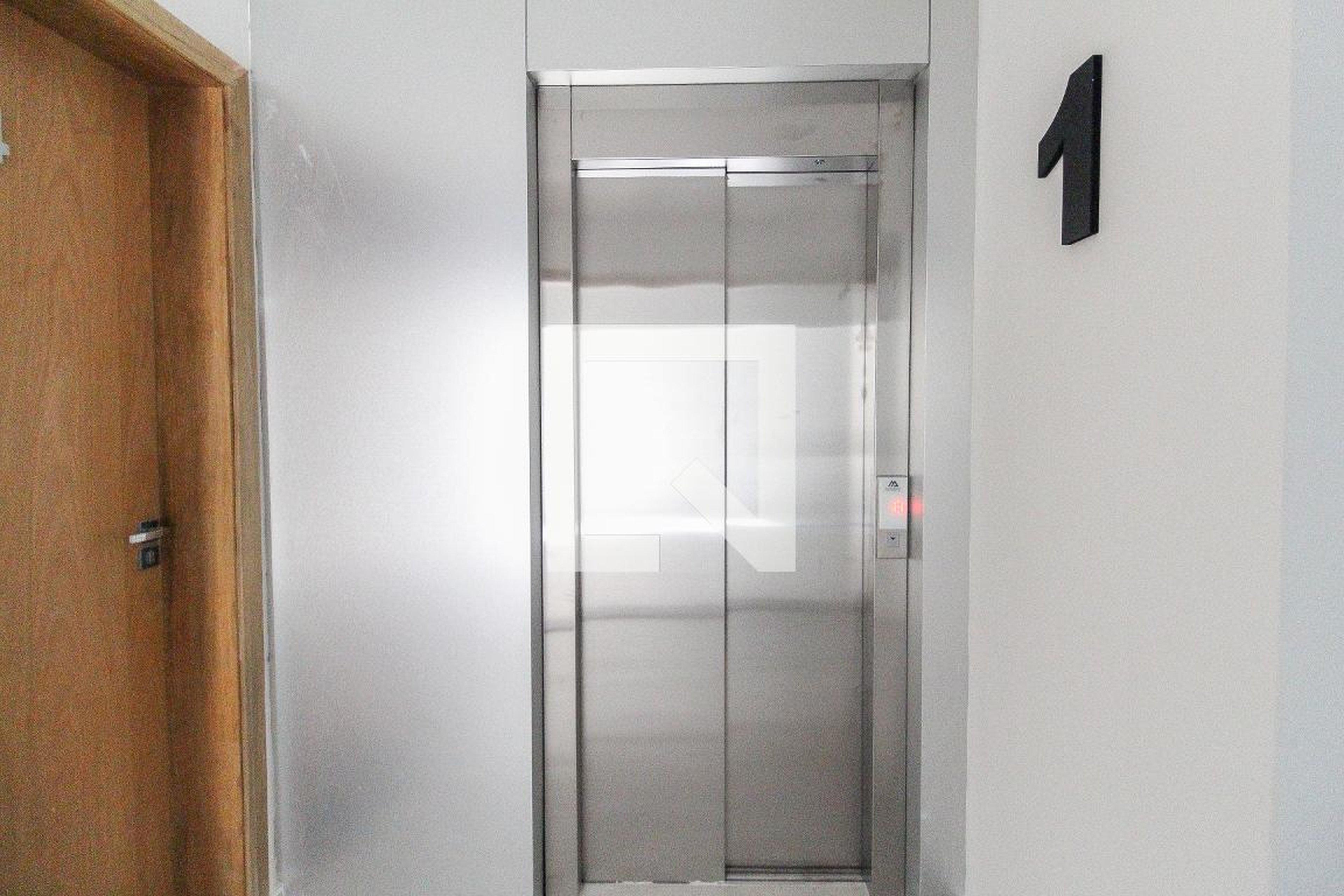 Elevador Condomínio em Rua Estevão Dias Vergara, 784