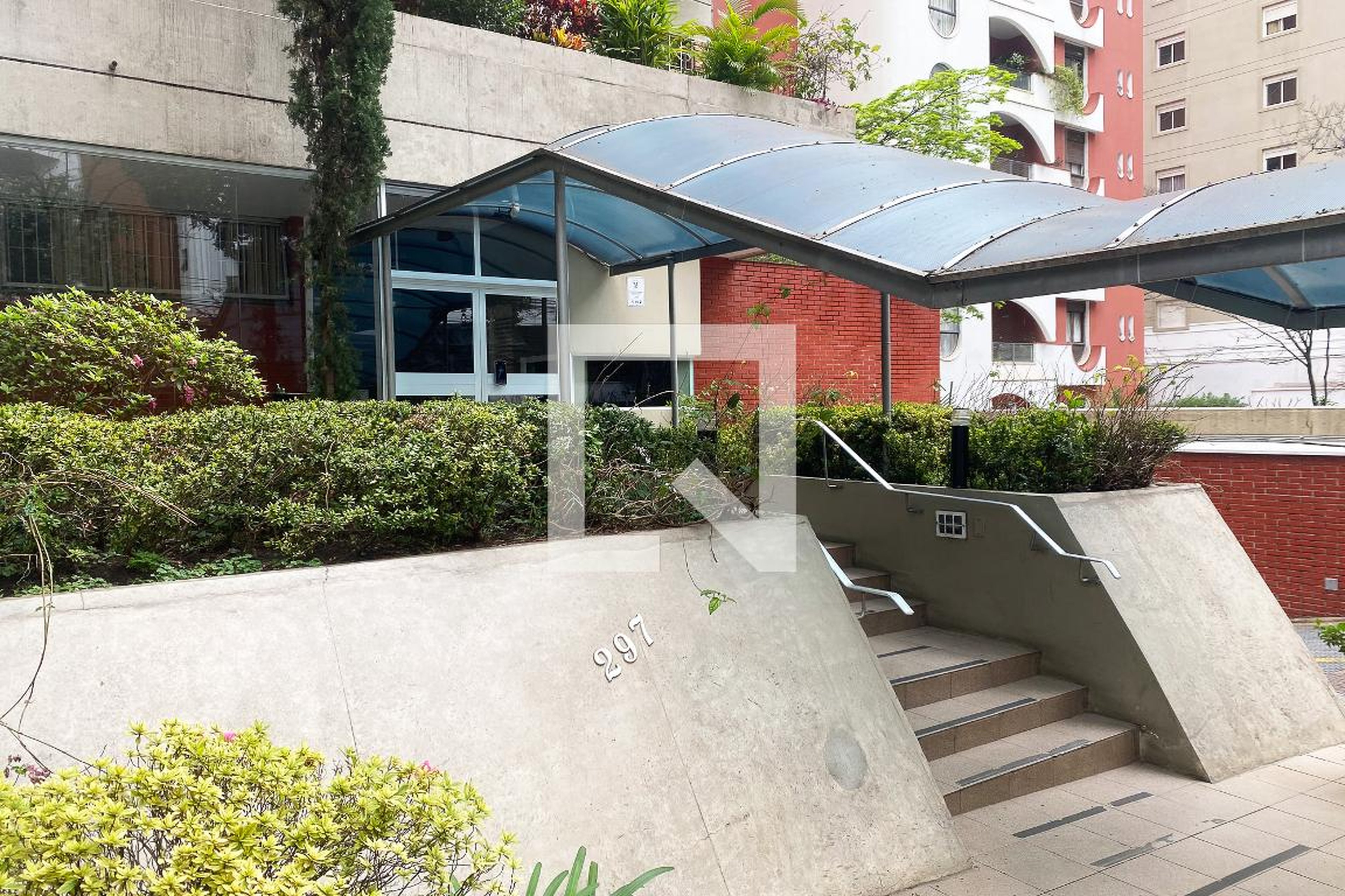 Fachada Condomínio Flat Plaza 50