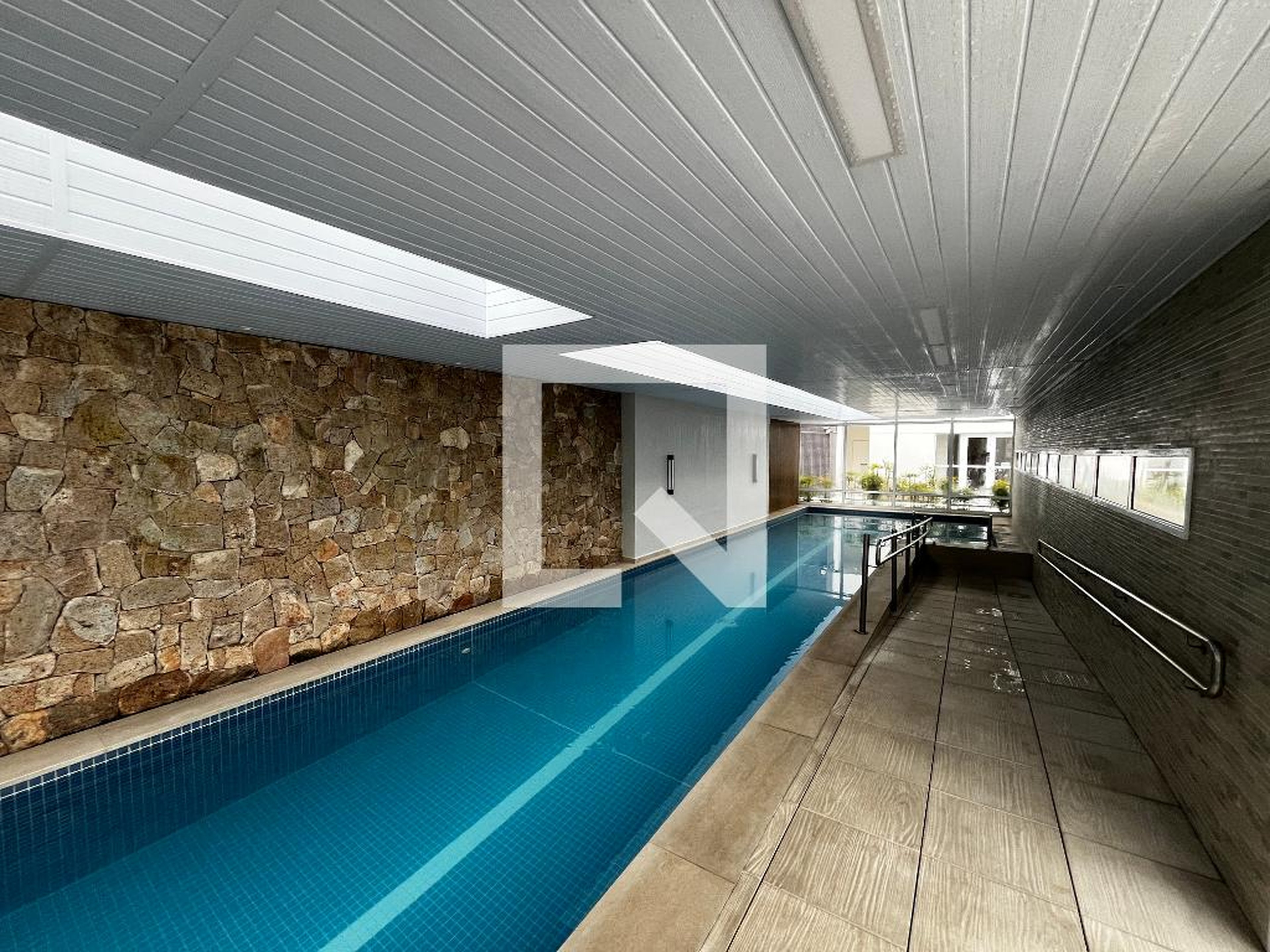 Piscina Coberta - Scena Santana