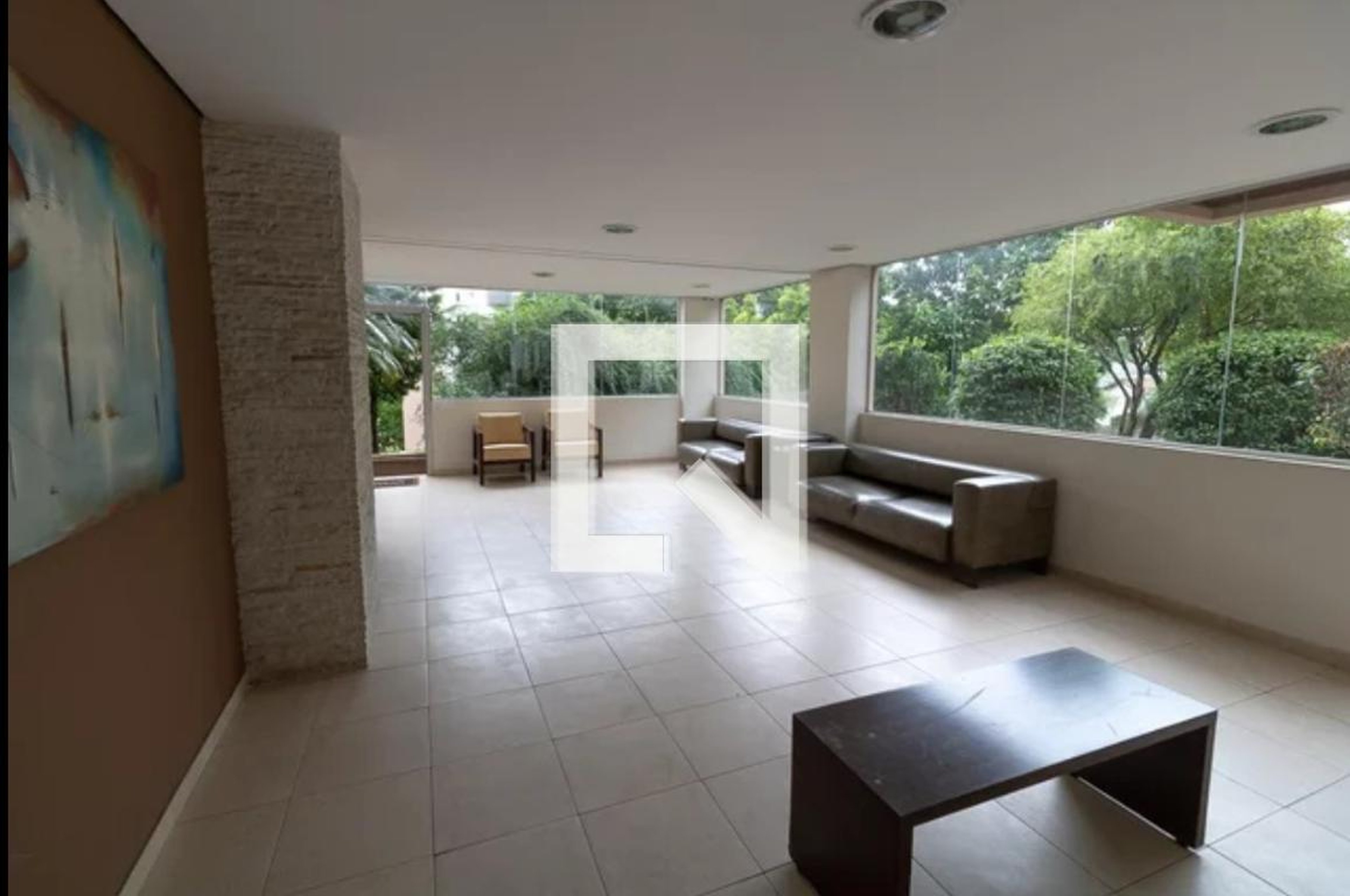 Hall - Jardins e Quintais