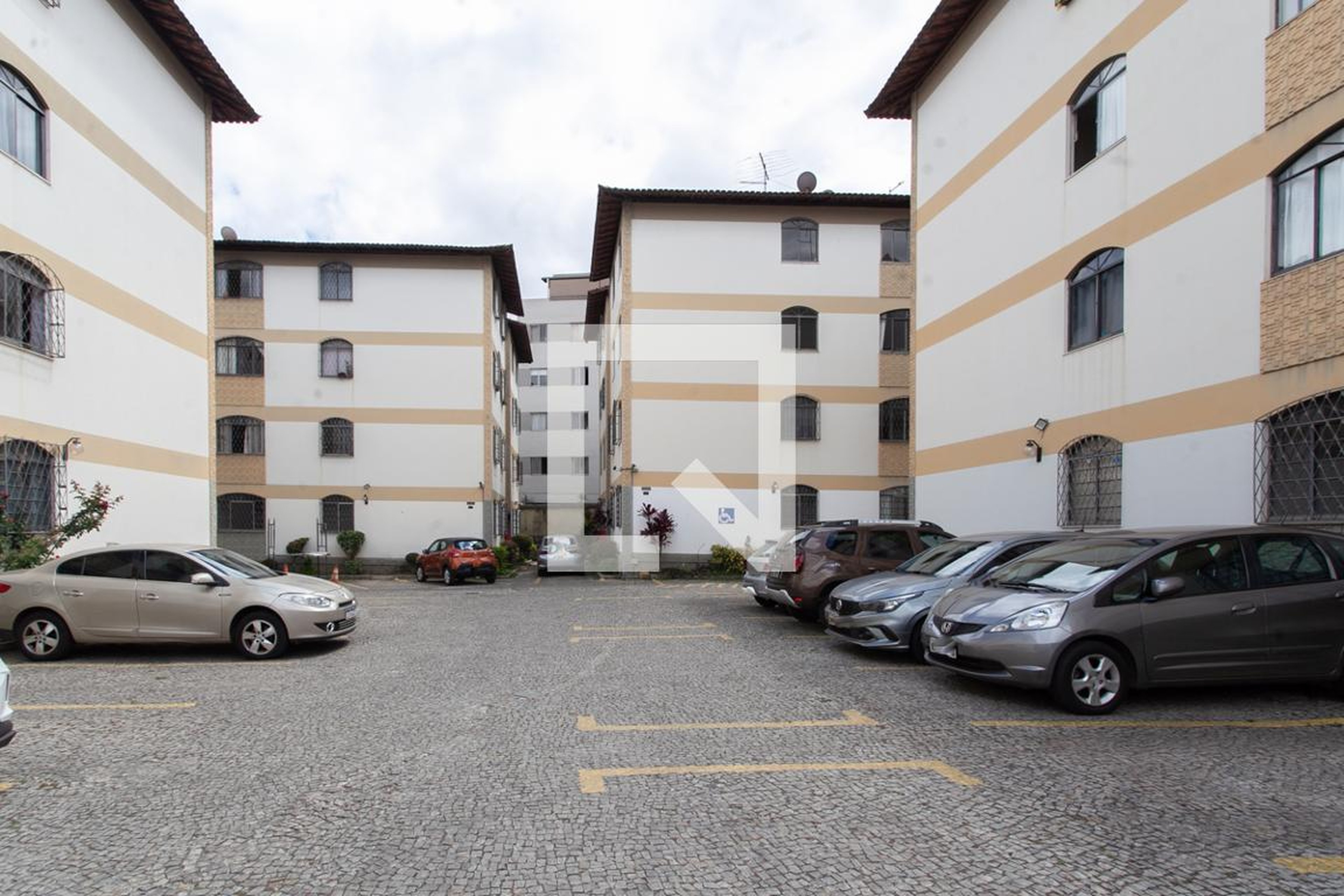 Estacionamento - Residencial Corinto