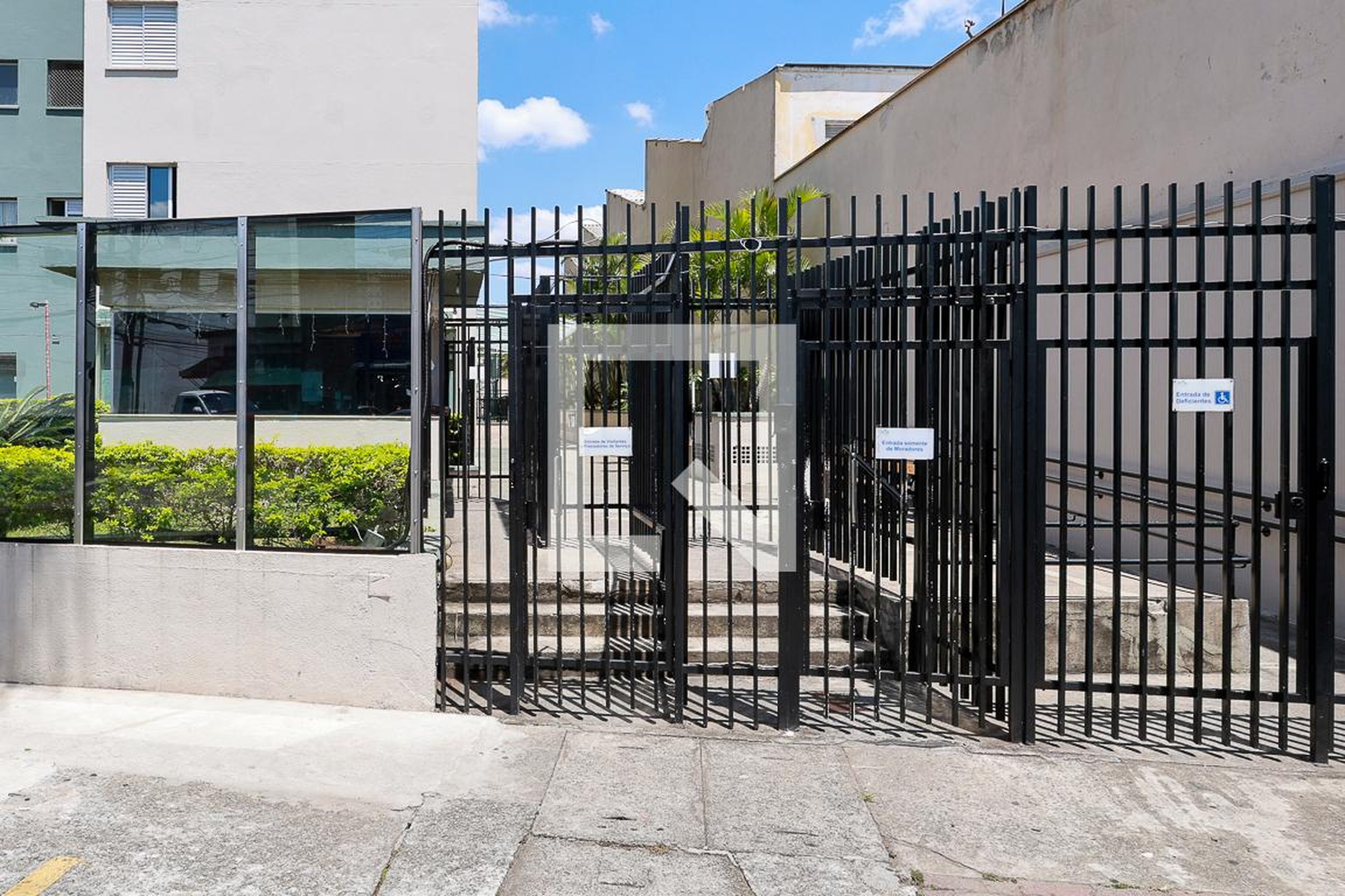 Fachada do condomínio Condomínio Mirante Caetano Álvares II