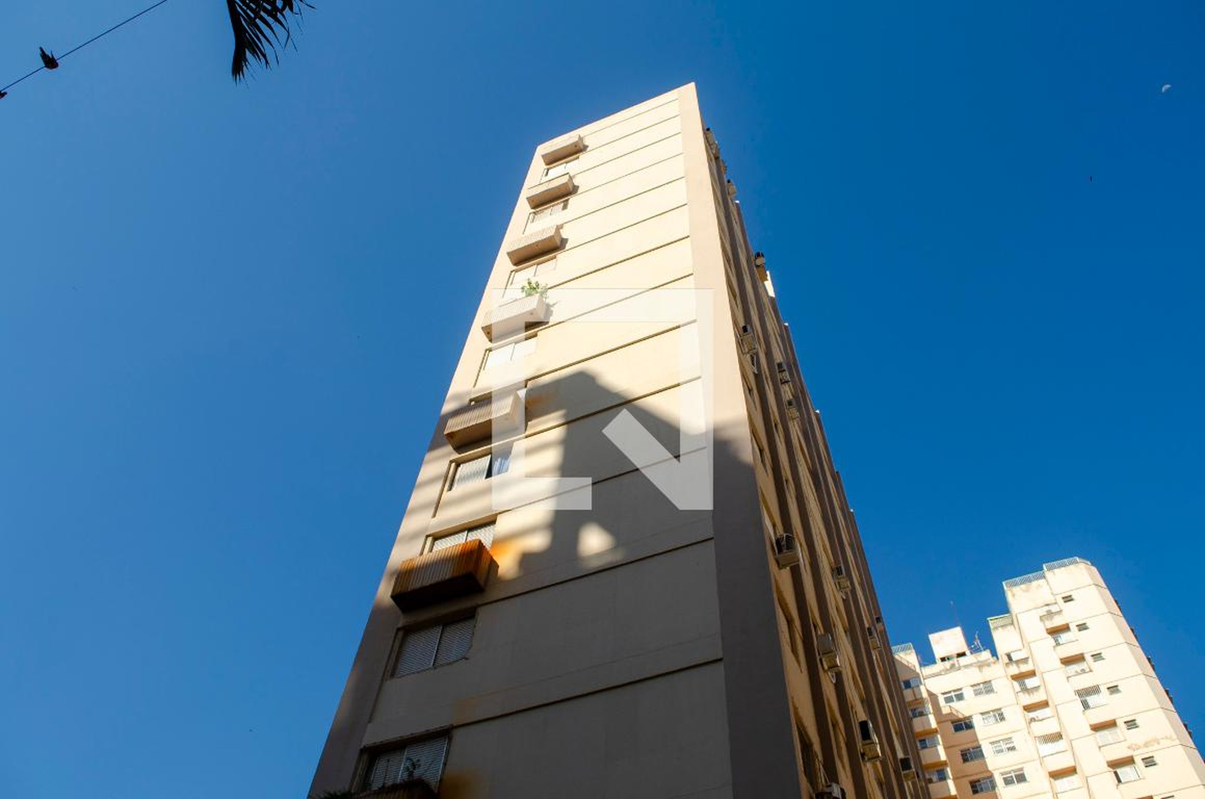 Fachada Condomínio em Rua 17, 49