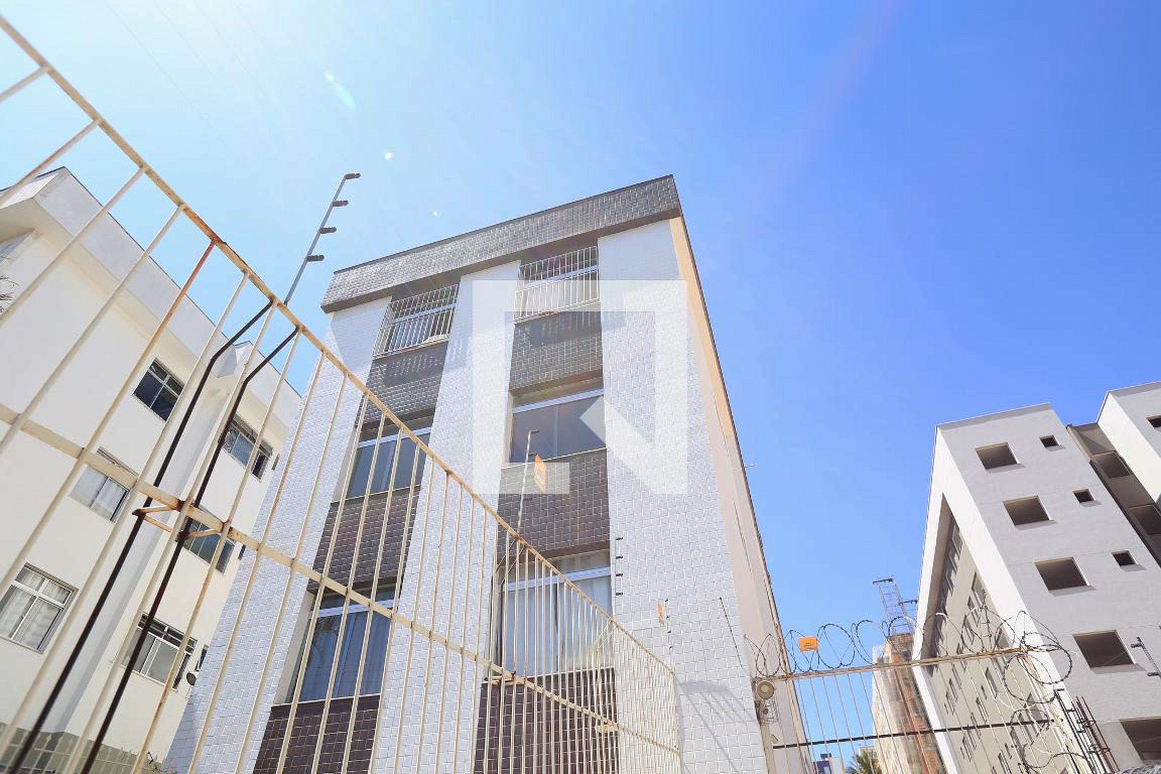 Fachada Condomínio em Rua Itabira, 582