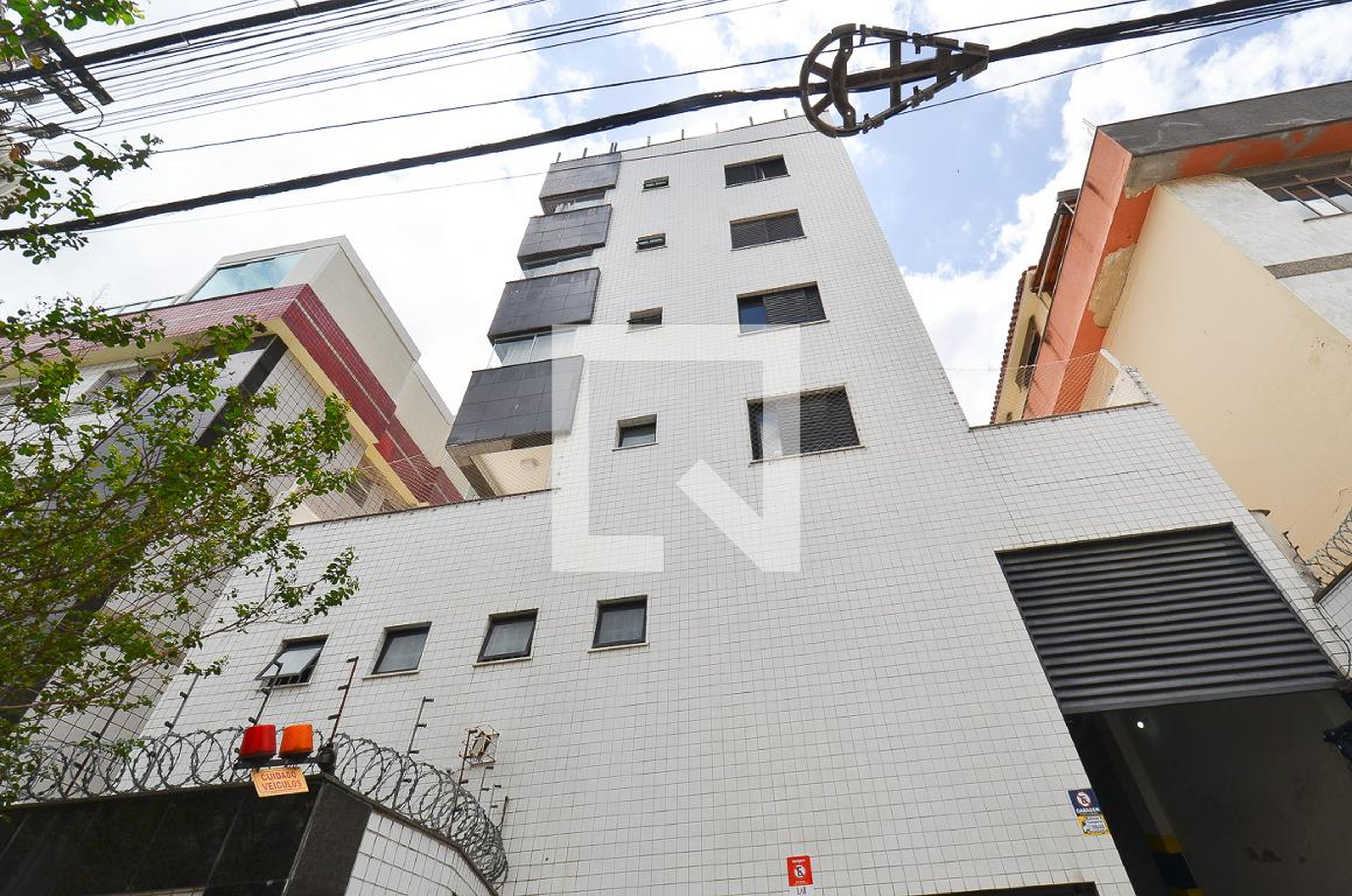 Fachada Condomínio em Rua Tabelião Ferreira de Carvalho, 961