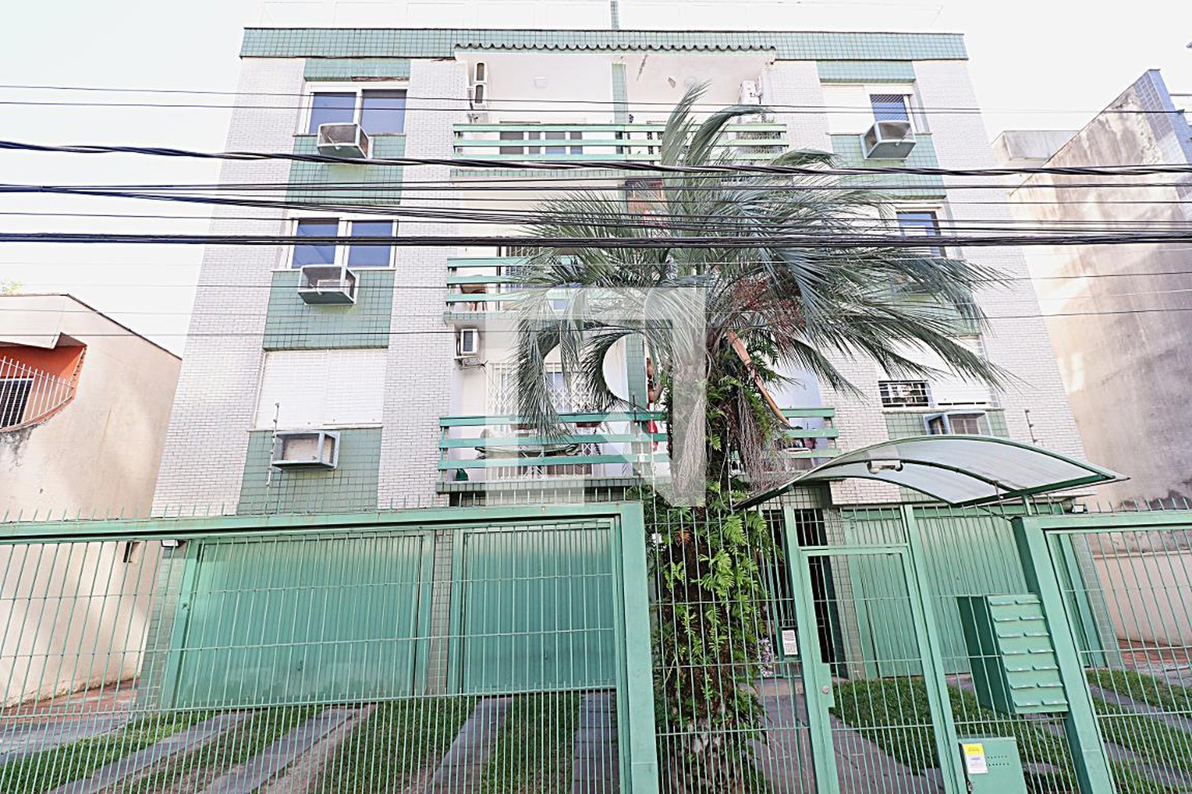 Fachada do Prédio Condomínio em Rua Luis Cosme, 205