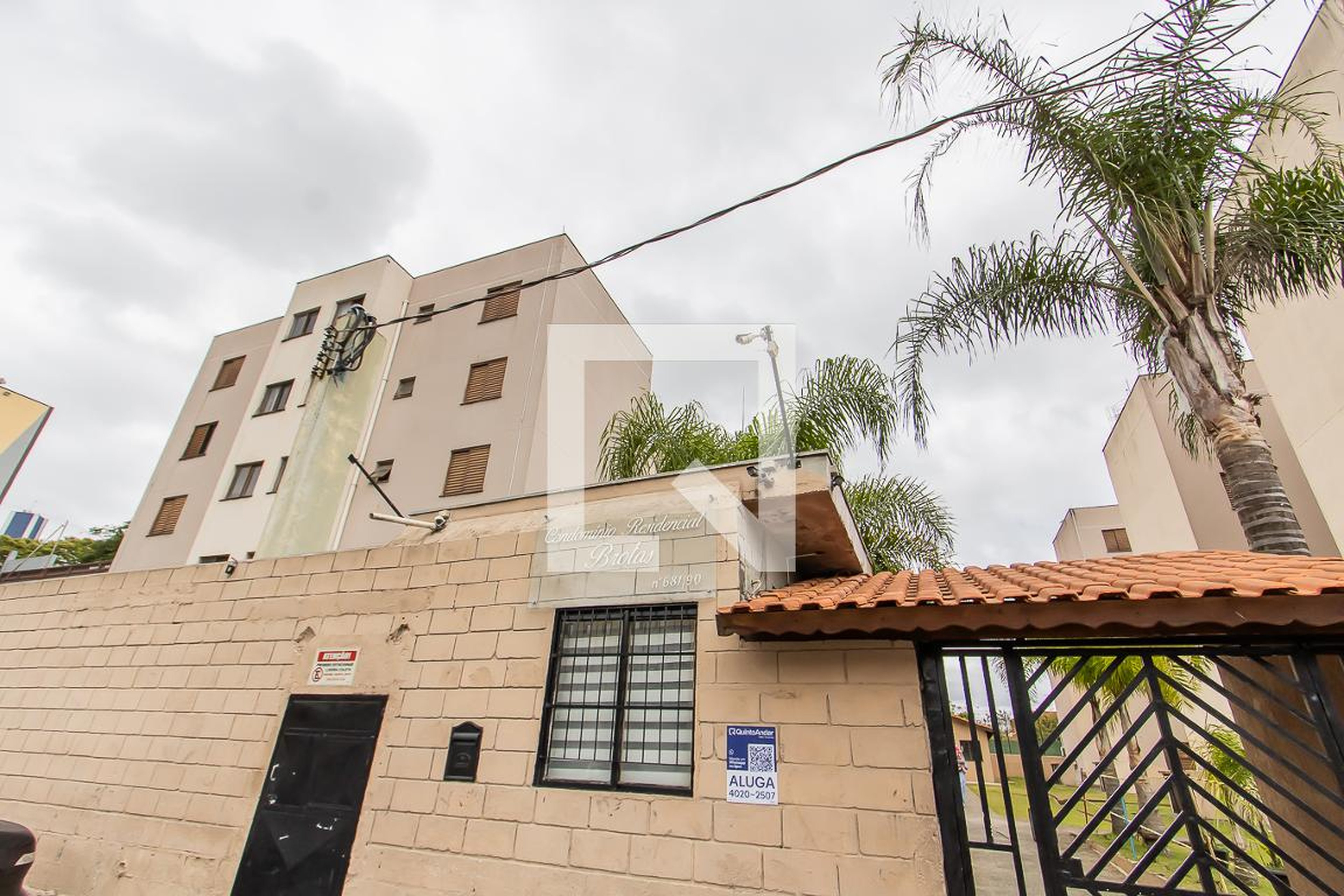 Fachada Condomínio em Rua Antônio Valencia, 681