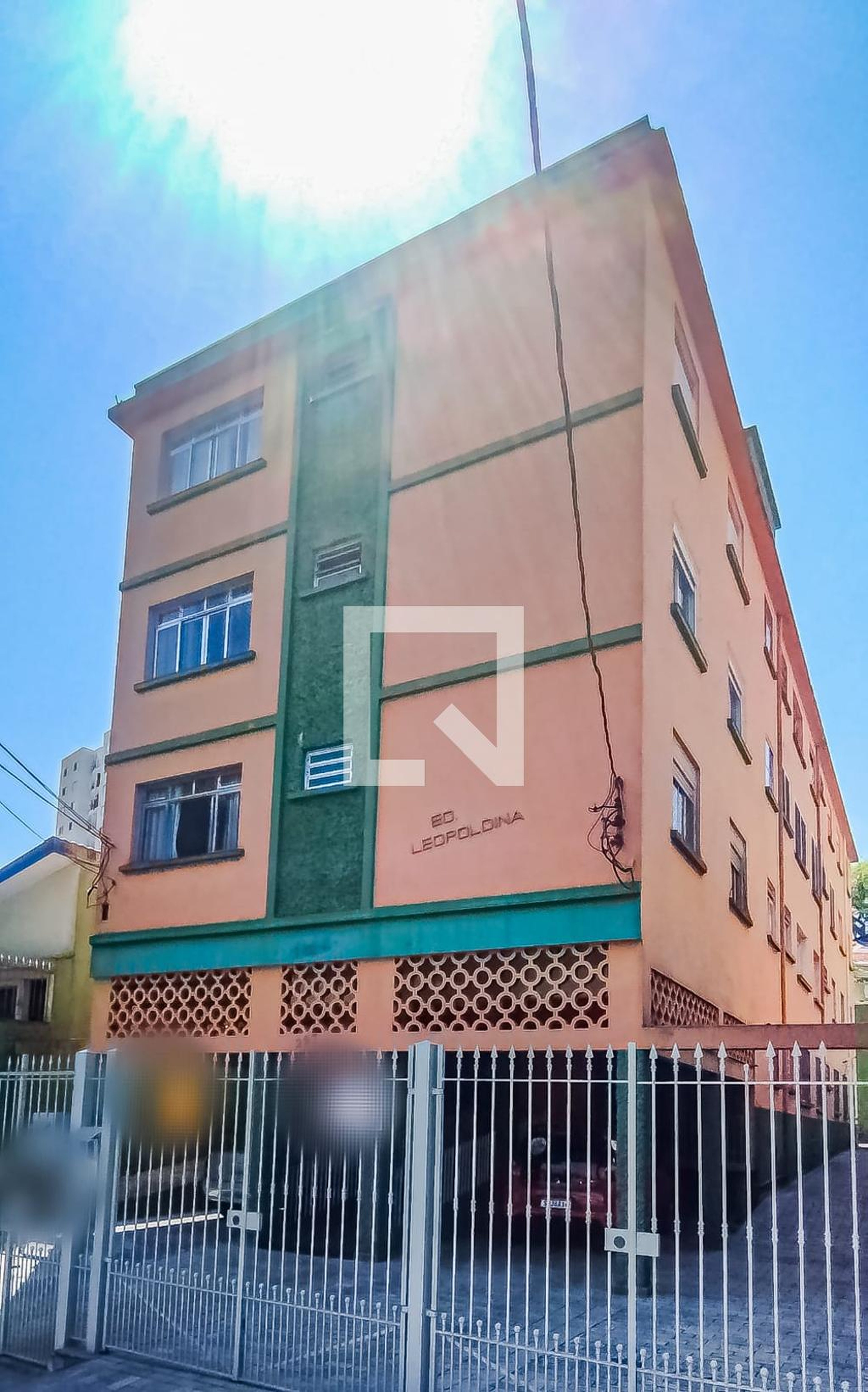 Fachada Condomínio em Rua Lussanvira, 227