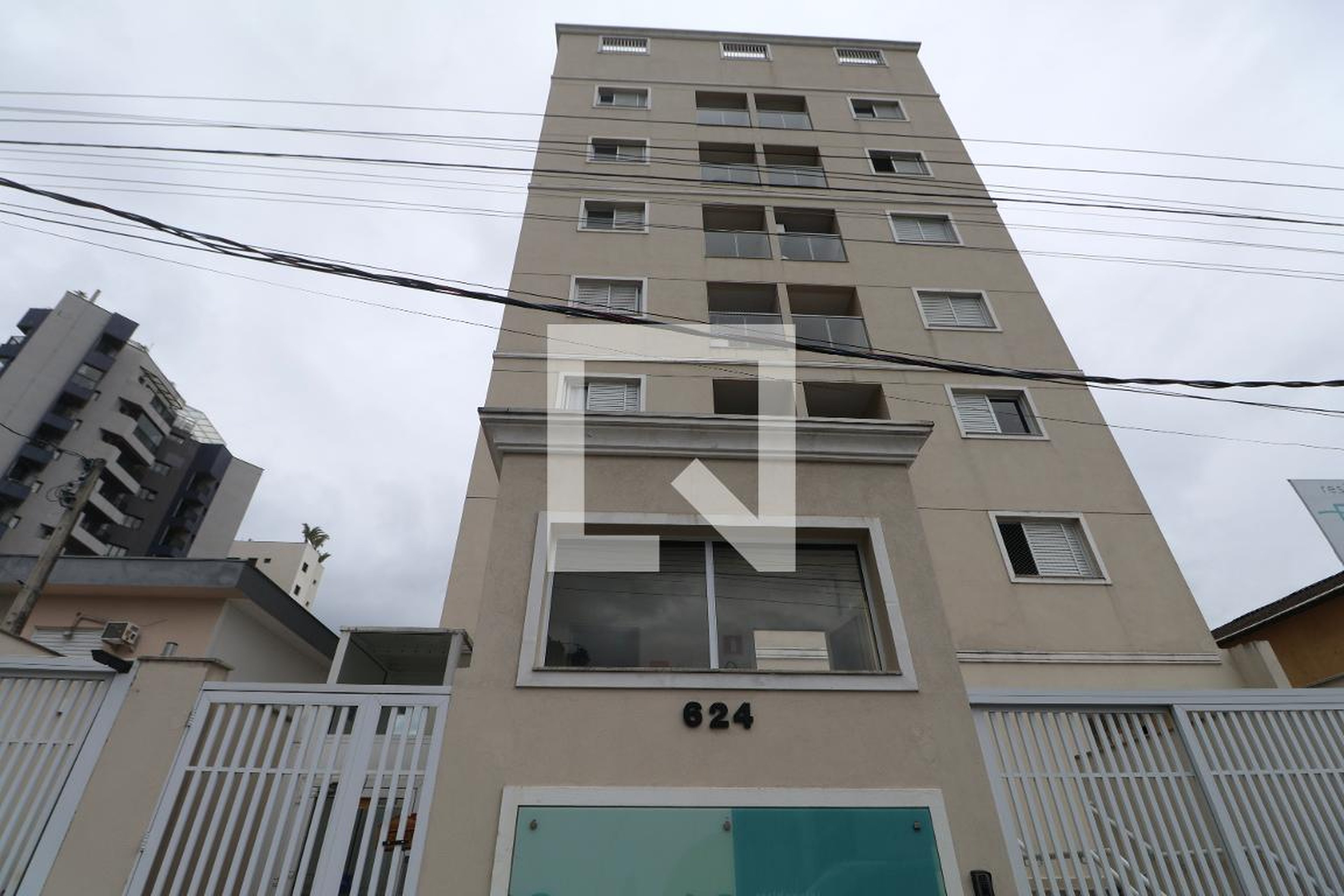 Fachada Condomínio em Rua Áureo Guenaga de Castro, 624