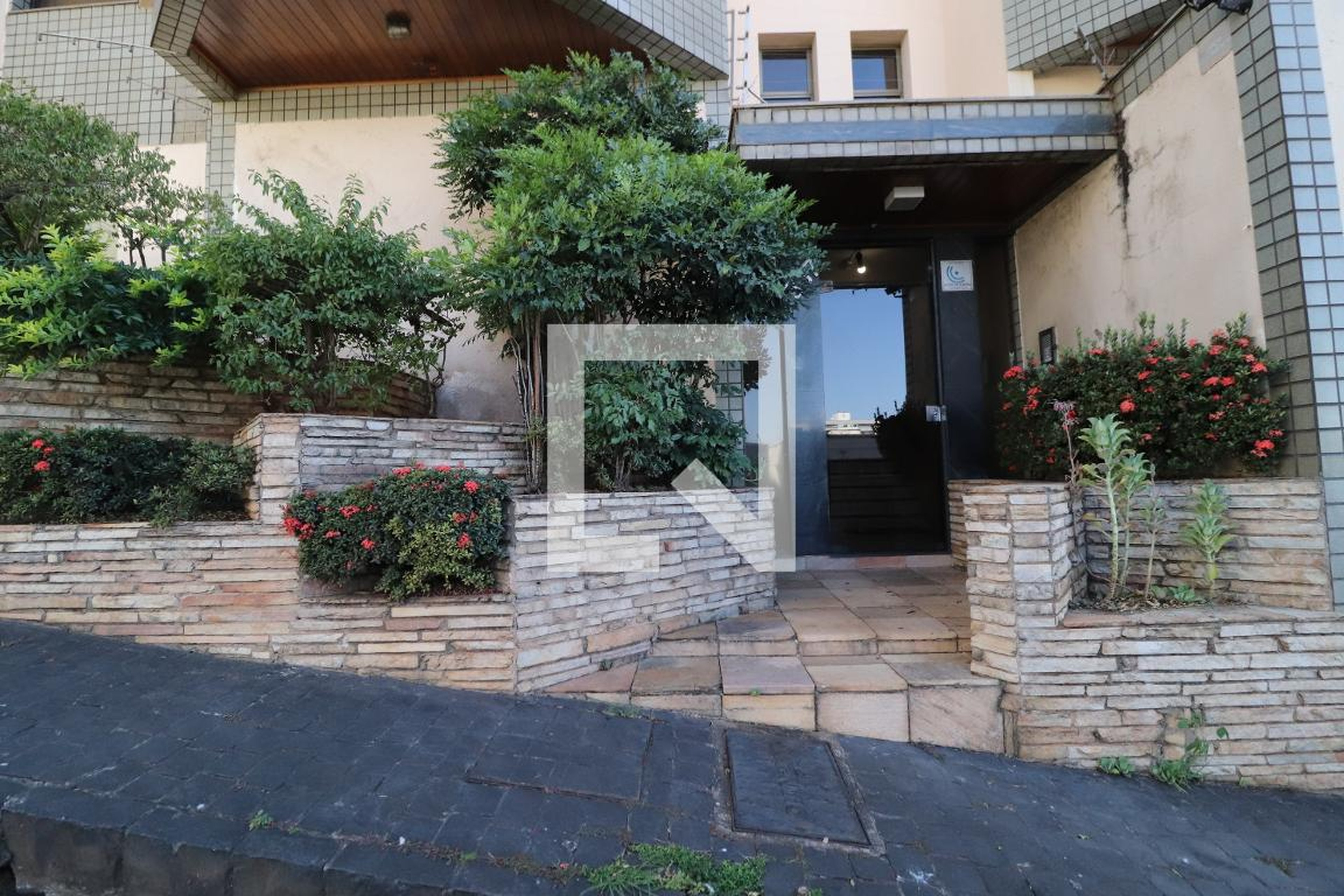 Fachada Condomínio em Rua Dom Barreto, 357