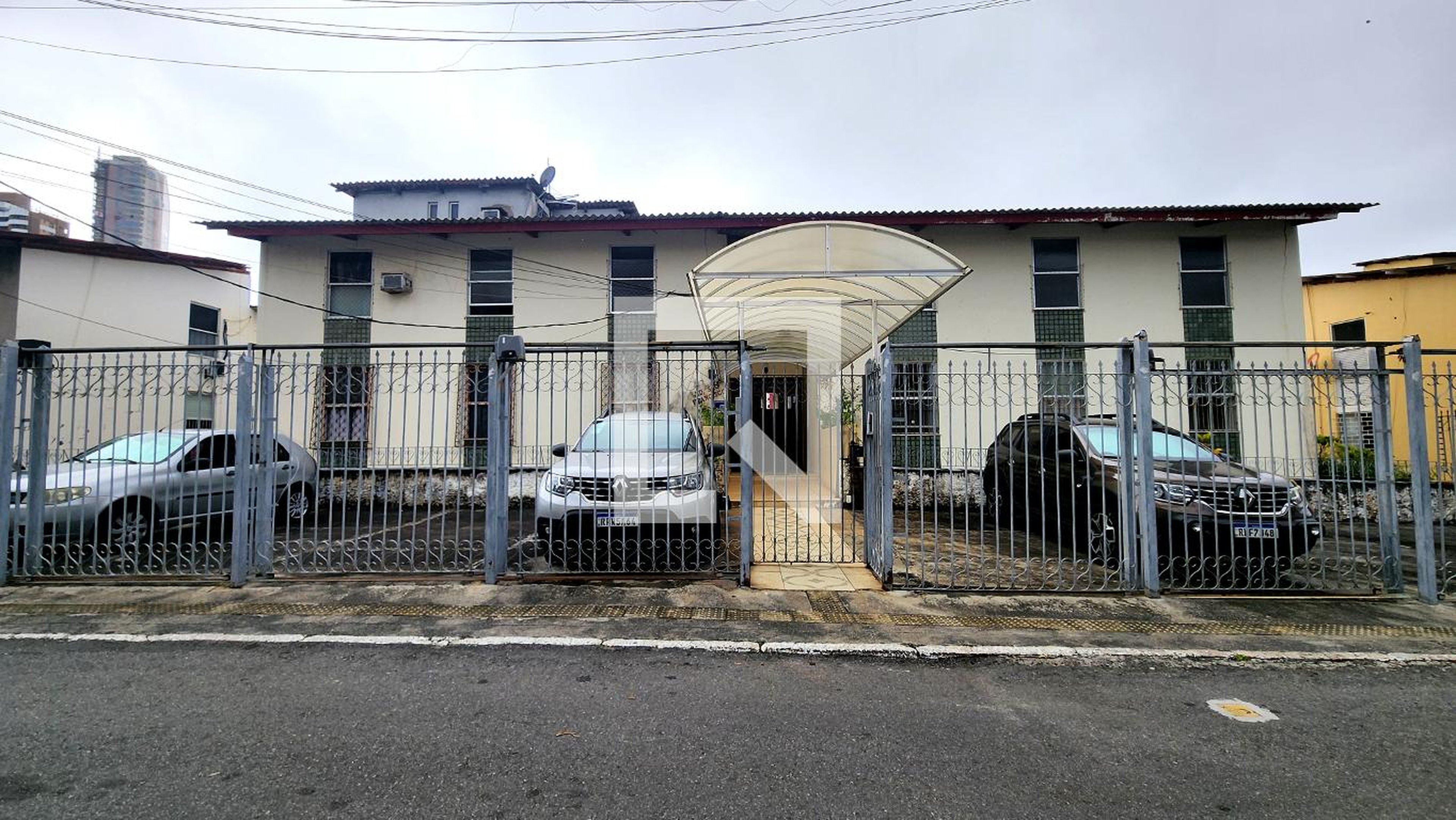 Fachada Condomínio em Rua Plínio Moscoso, 775