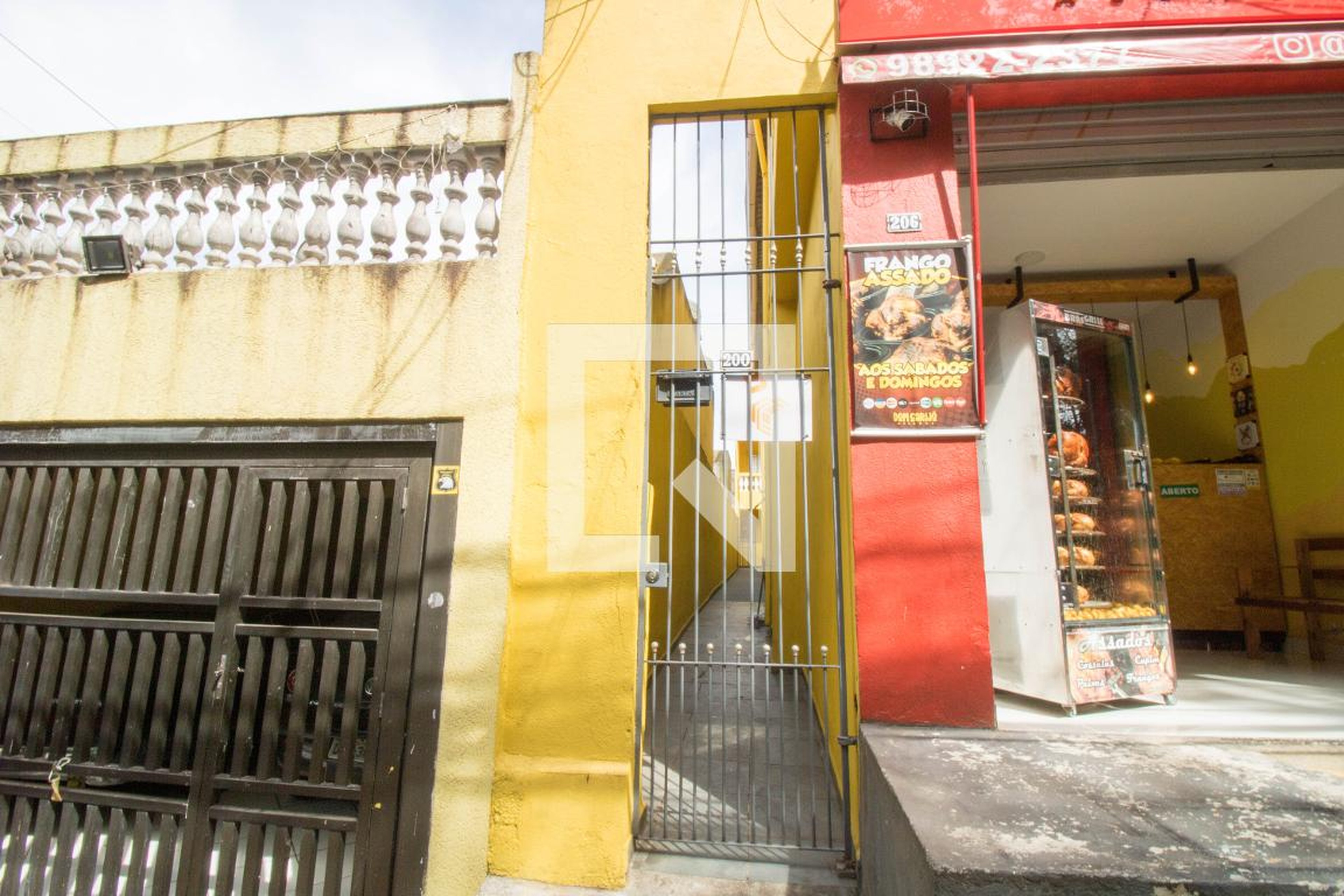 Fachada Condomínio em Rua Anália Dolácio Albino, 200