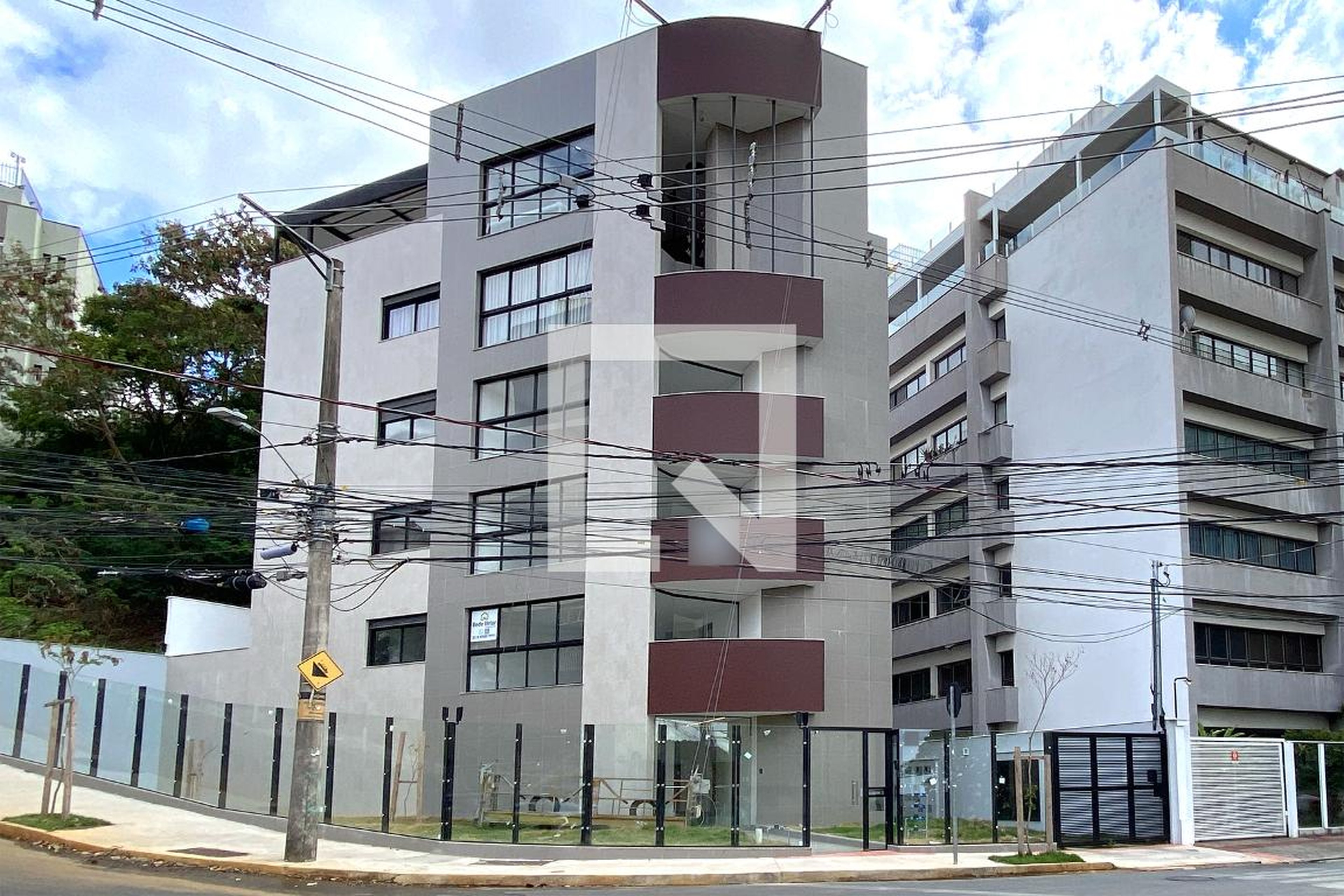 Fachada Condomínio em Rua Universo, 95