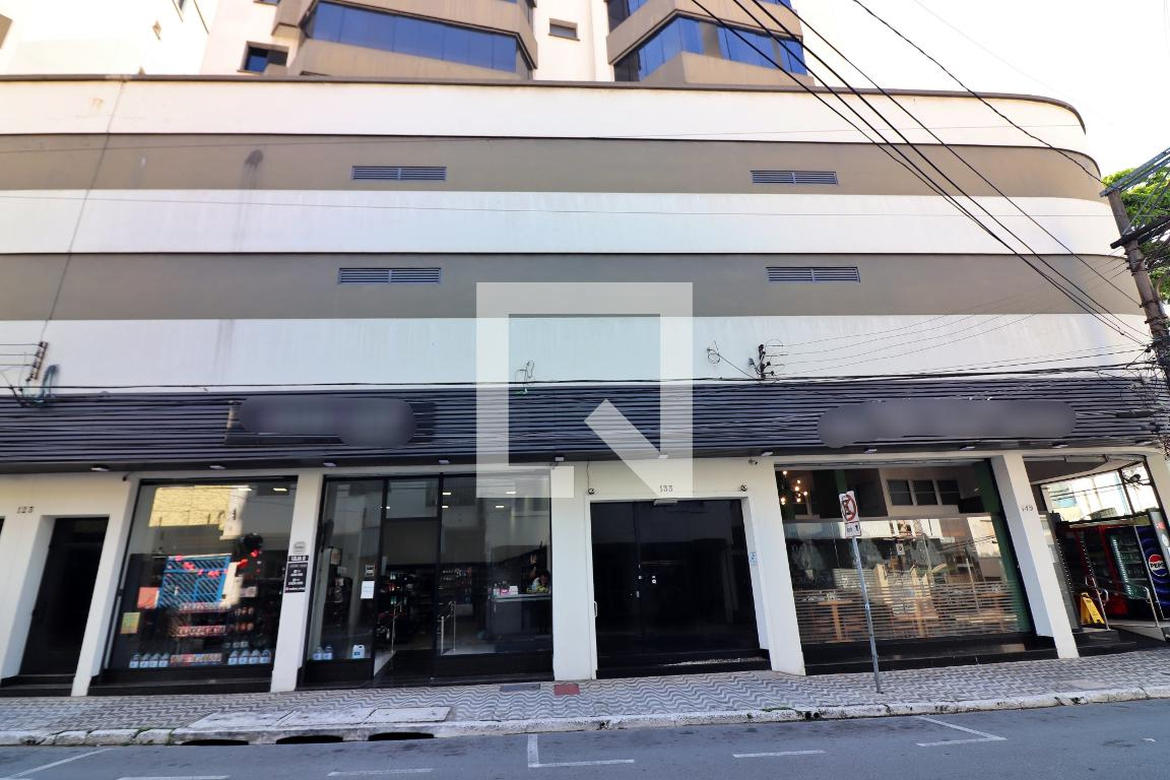 Fachada Condomínio em Rua Helena Jacquey, 133