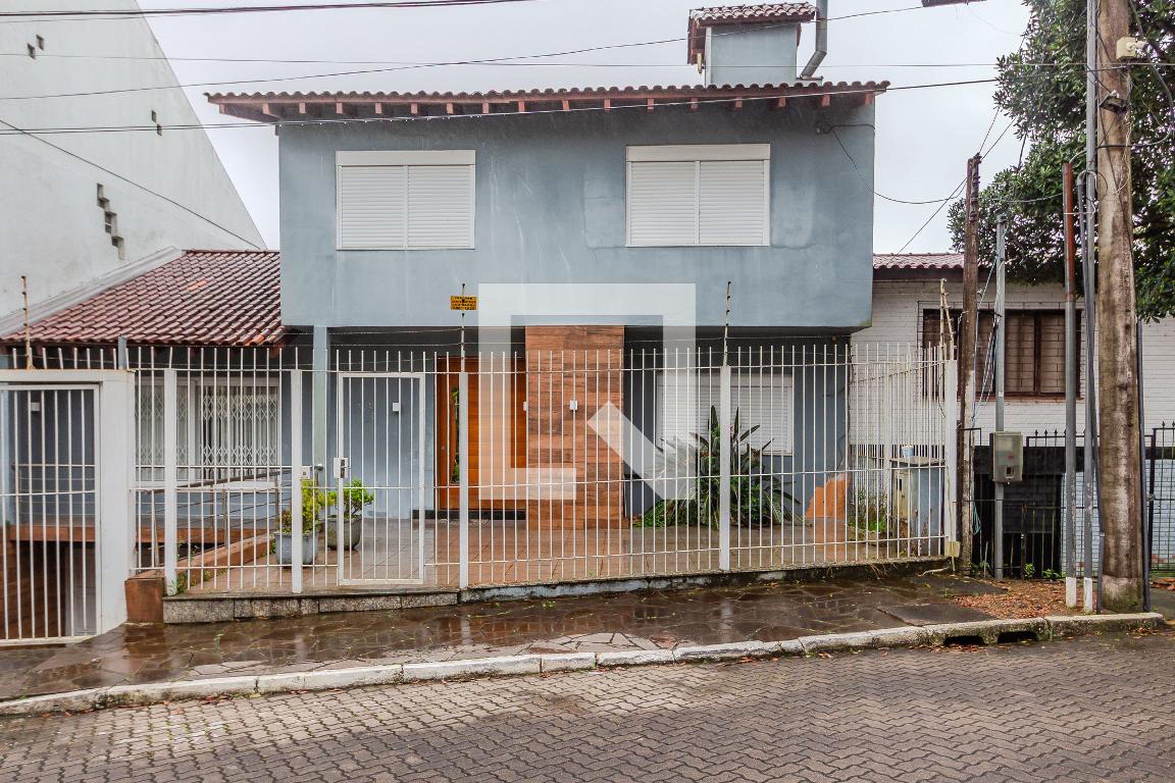 Fachada Condomínio em Rua Alcebíades Antonio dos Santos, 605