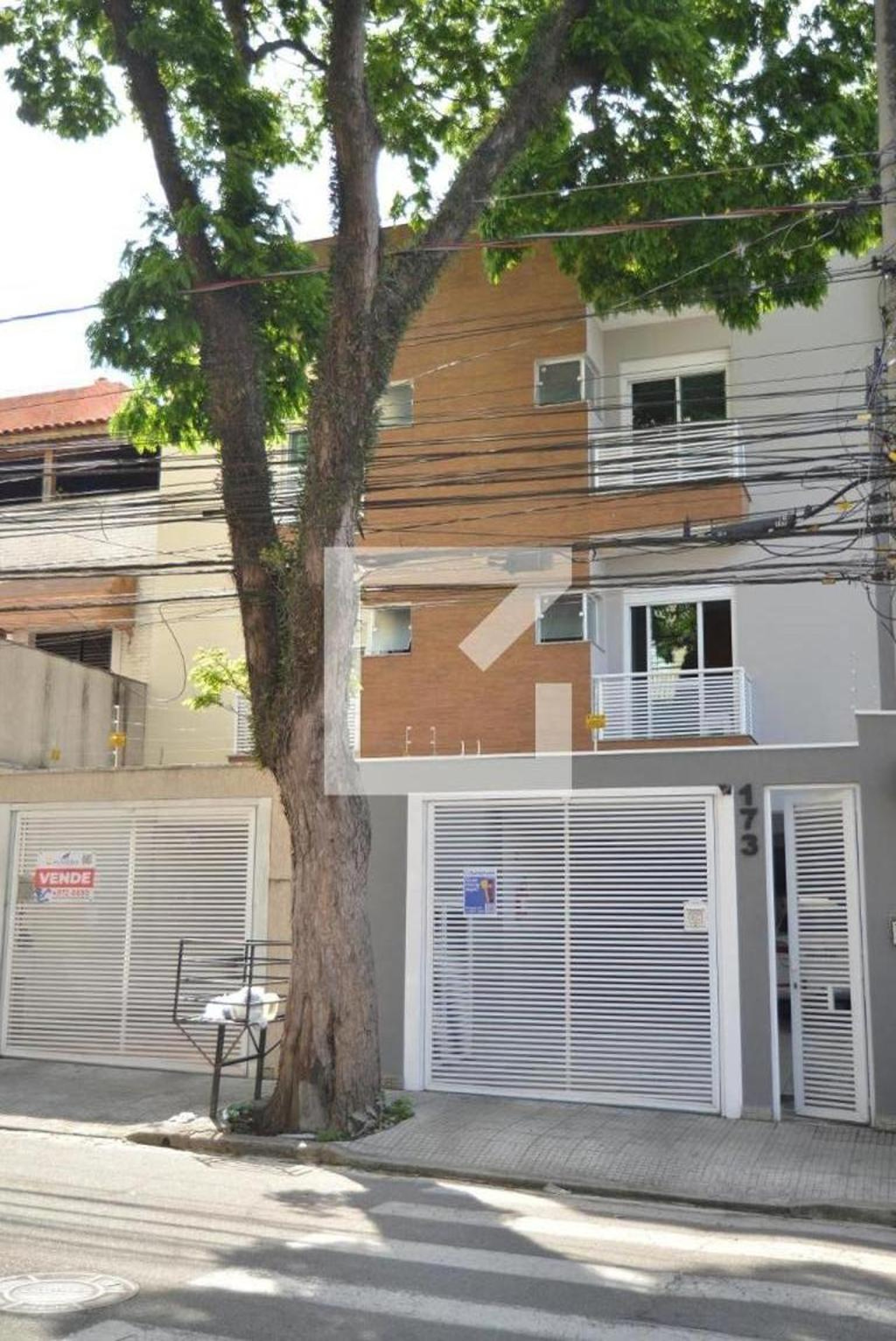 Fachada Condomínio em Rua Vinte e Quatro de Maio, 173