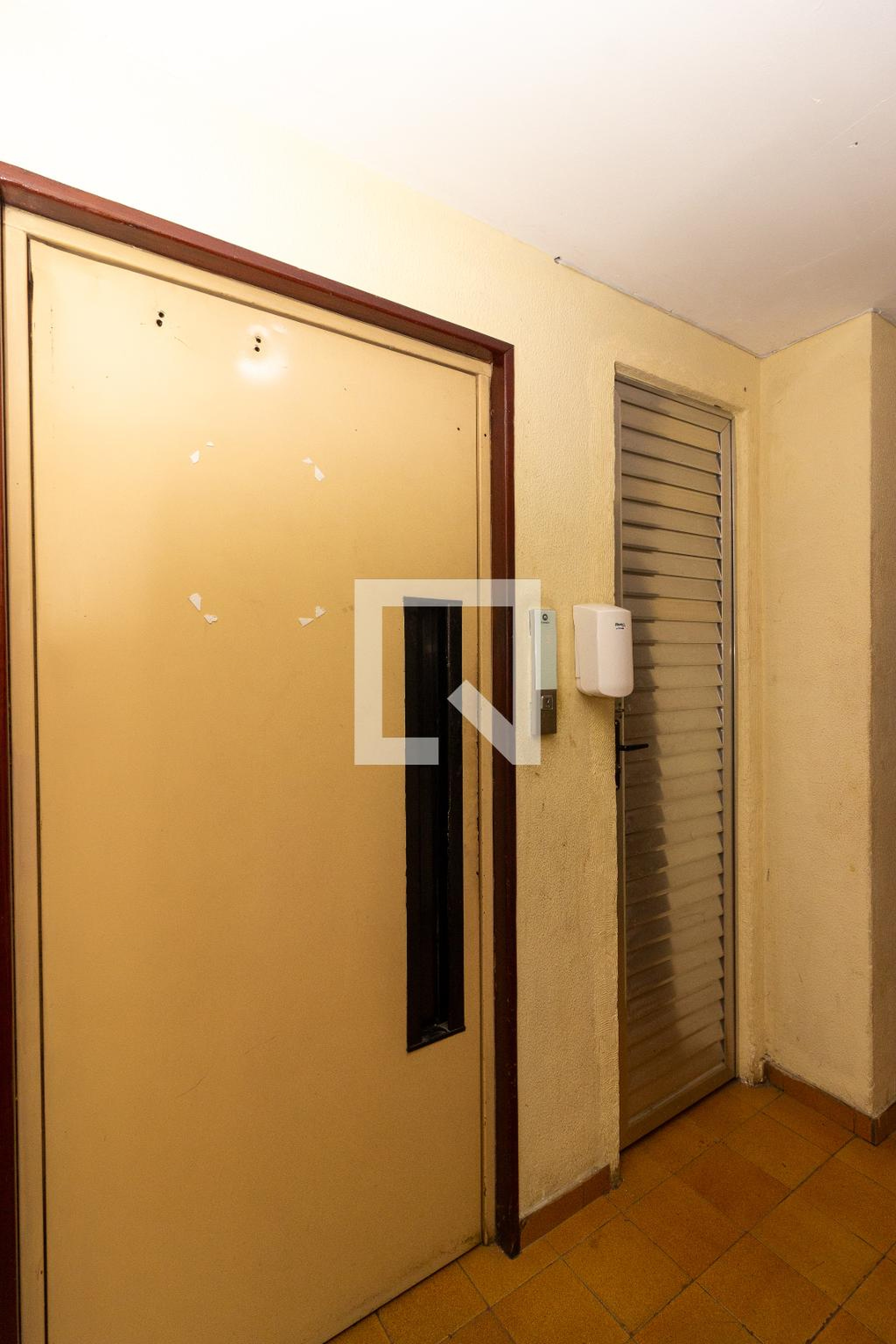 Elevador - Anna Capri