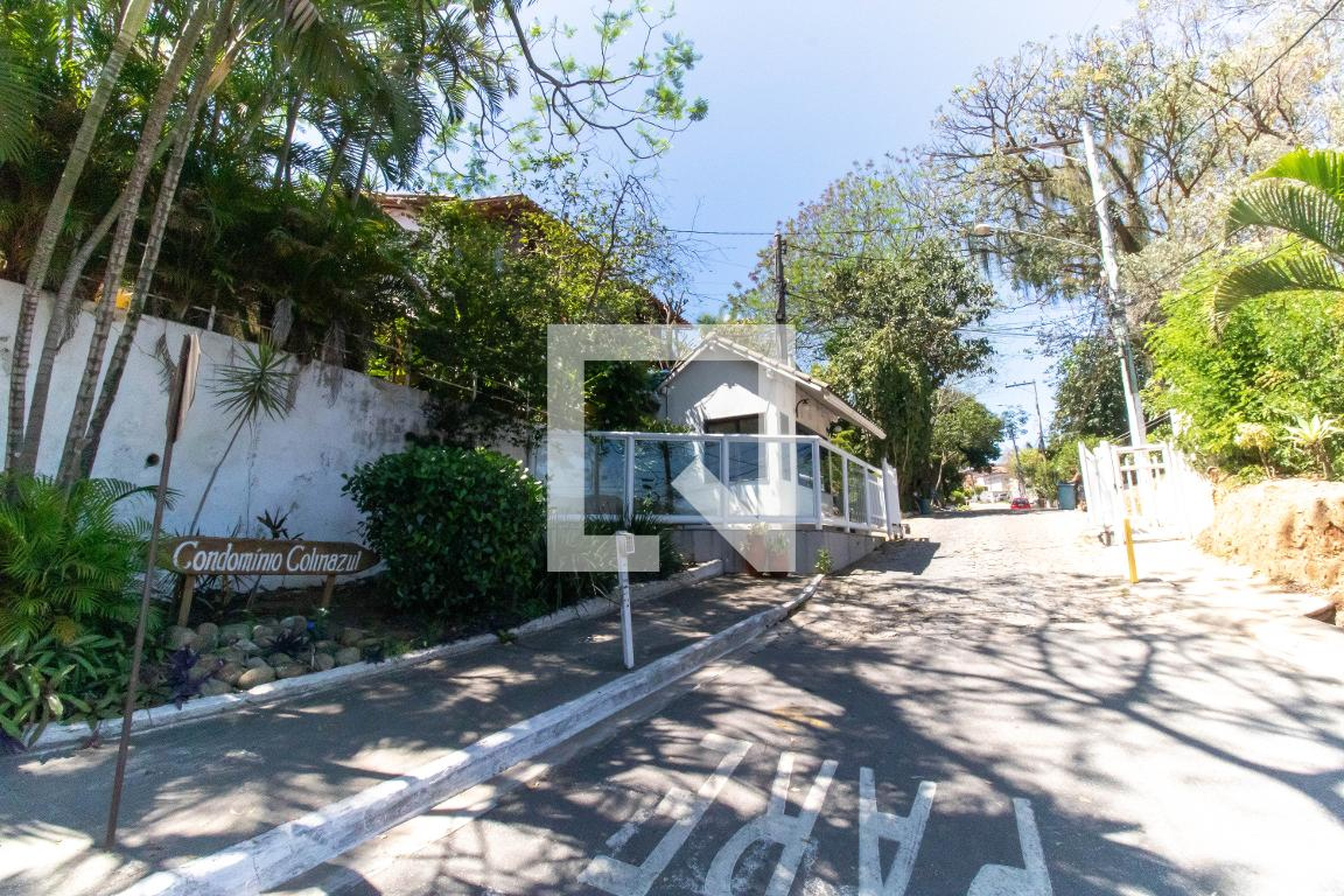 Fachada Condomínio em Rua Dalvina Marins Coutinho, 390