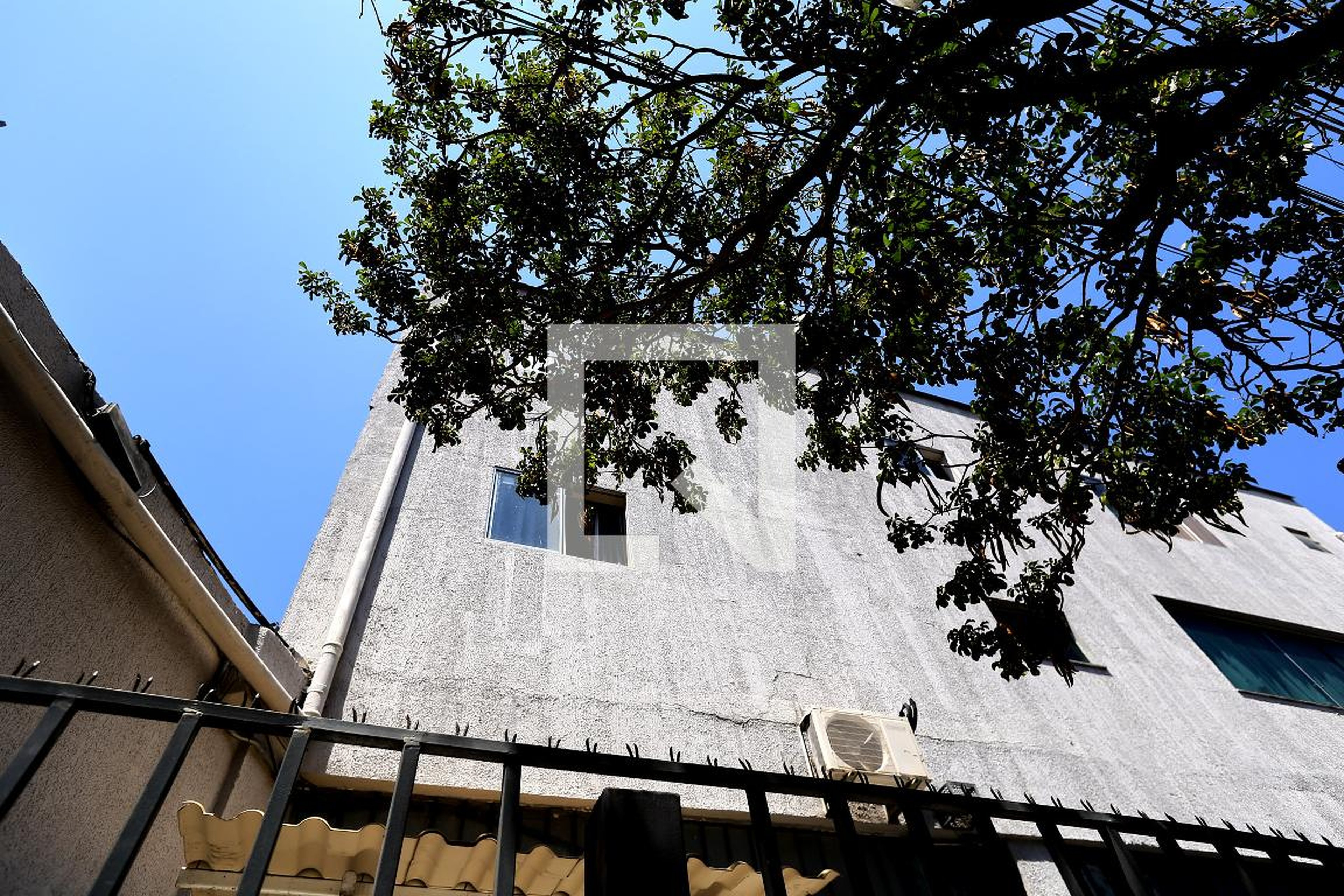 Fachada Condomínio em Rua Córrego da Mata, 76
