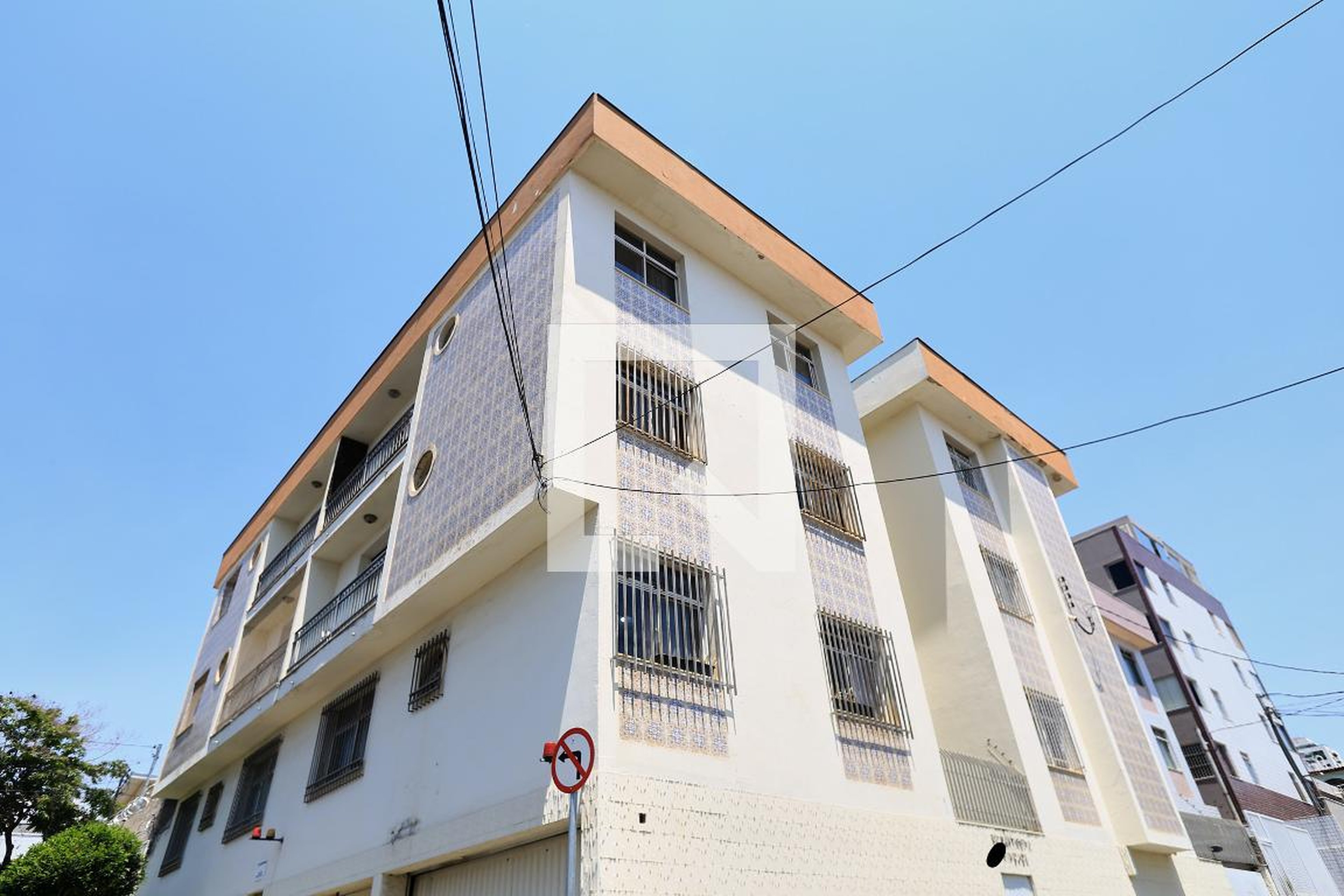 Fachada Condomínio em Rua Santíssima Trindade, 371