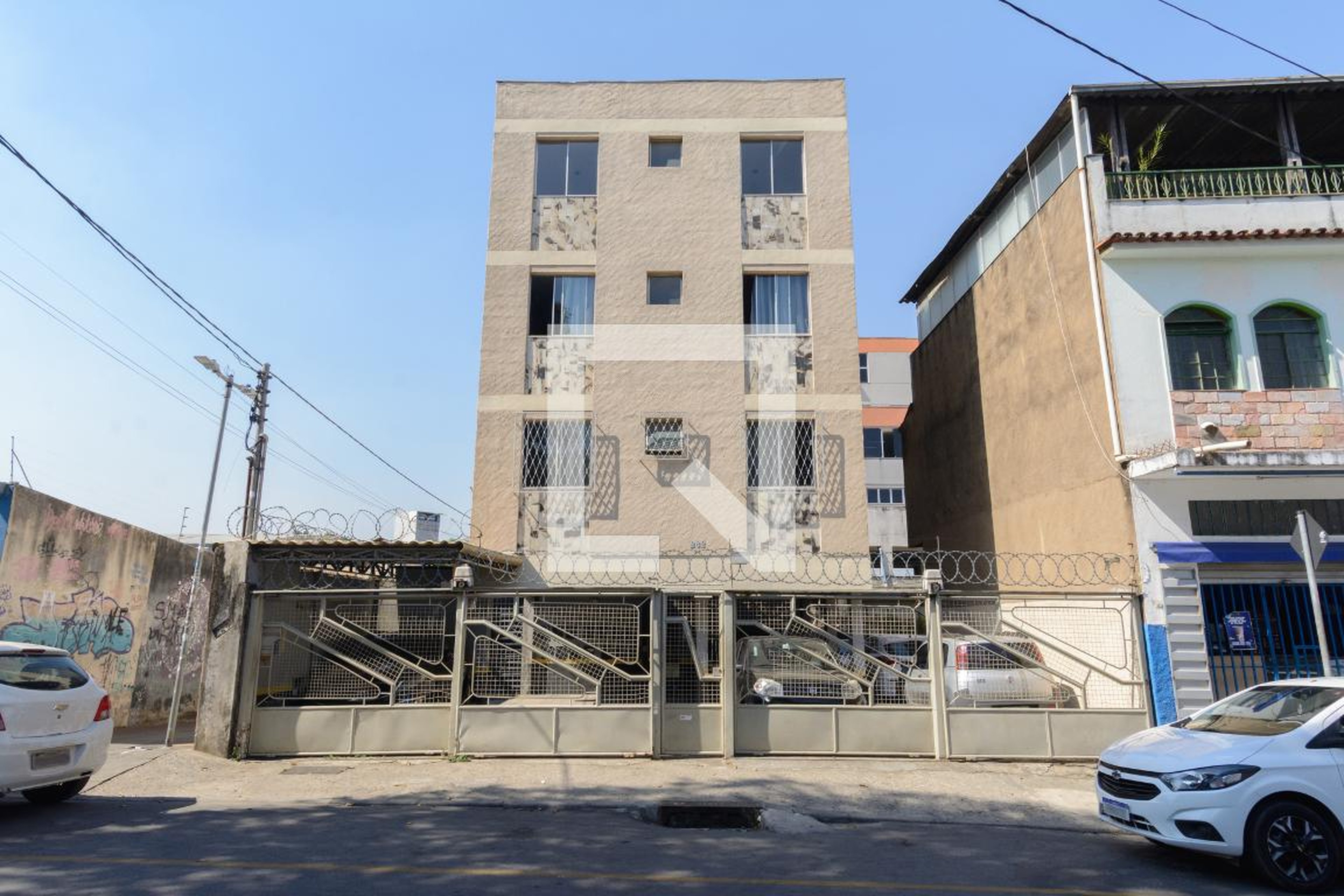 Fachada Condomínio em Rua Madre Mar. Fontanaresa, 499