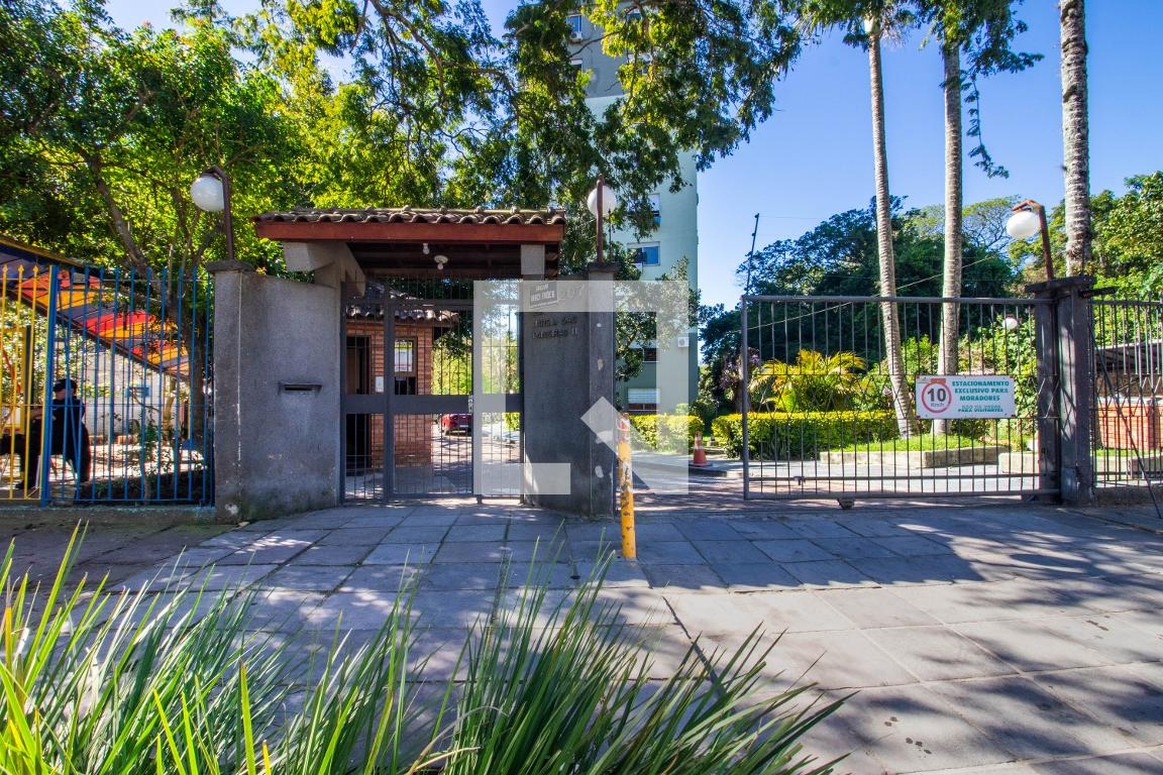 Fachada Condomínio Jardim das Paineiras II