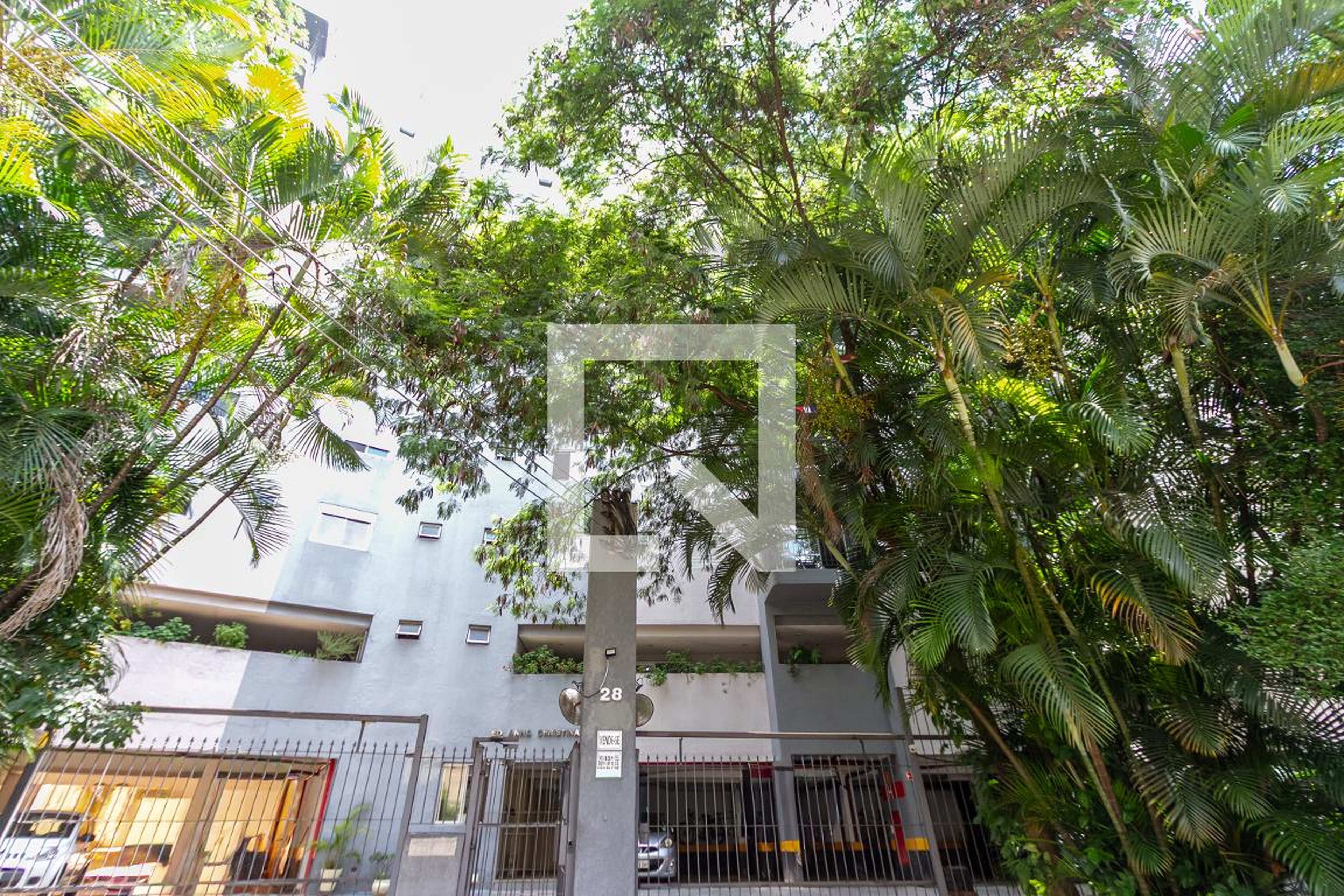 Fachada do Condomínio Edifício Anna Cristina