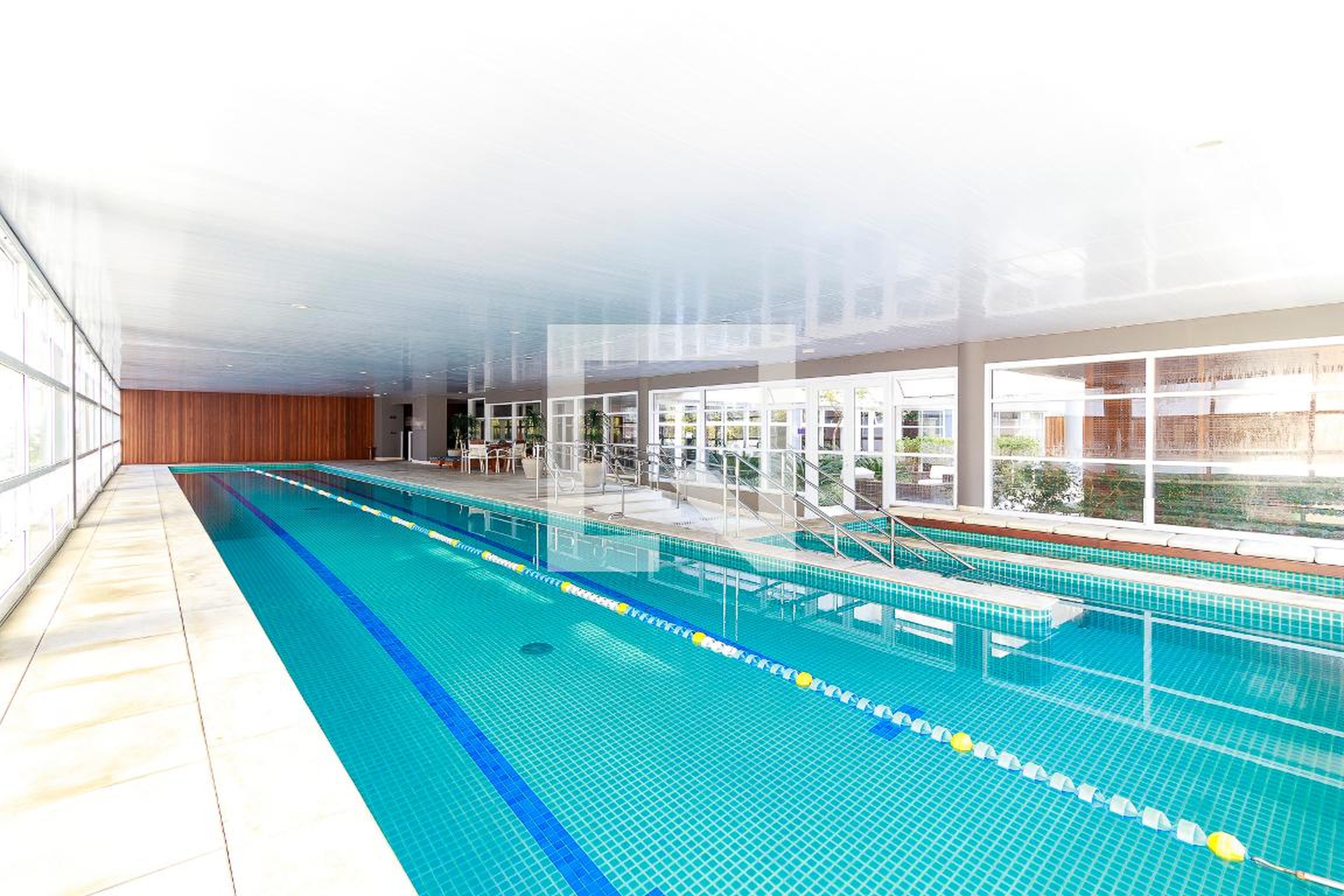 Piscina Coberta - Follow