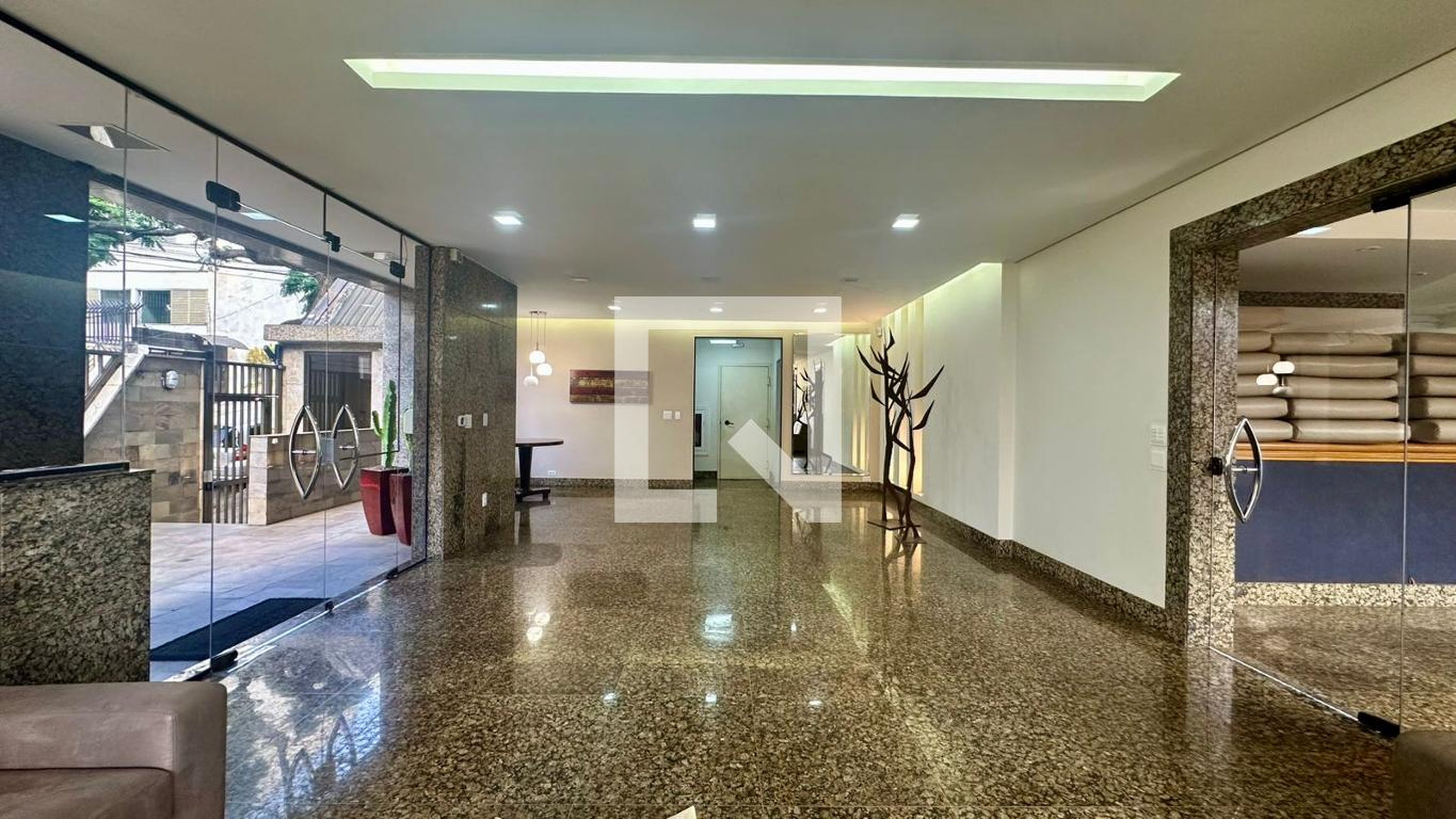 Hall social Condomínio em Rua Marechal Bitencourt, 910