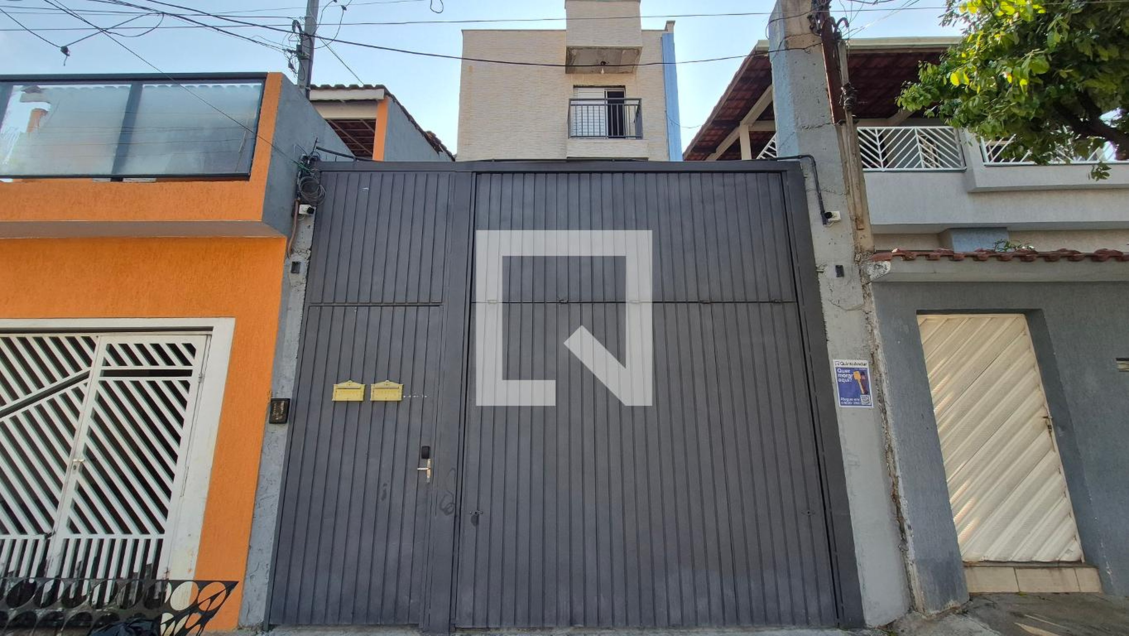 Fachada Condomínio em Rua Madri, 148