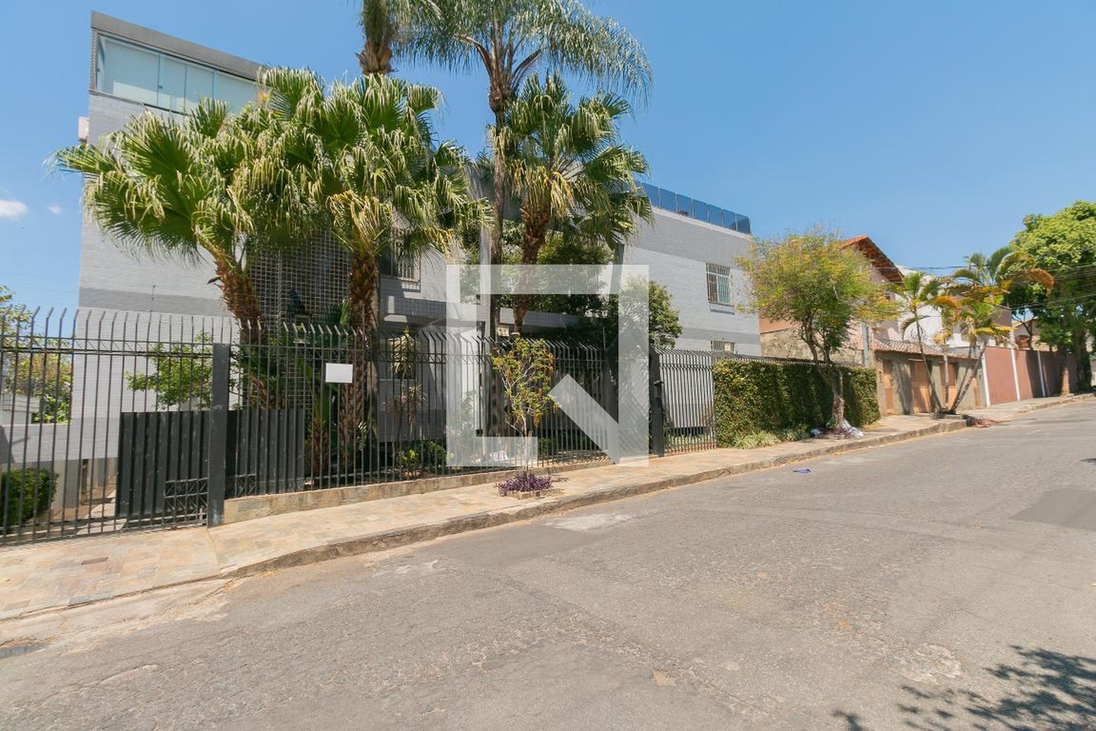 Fachada Condomínio em Rua Mansueto Filizzola, 130