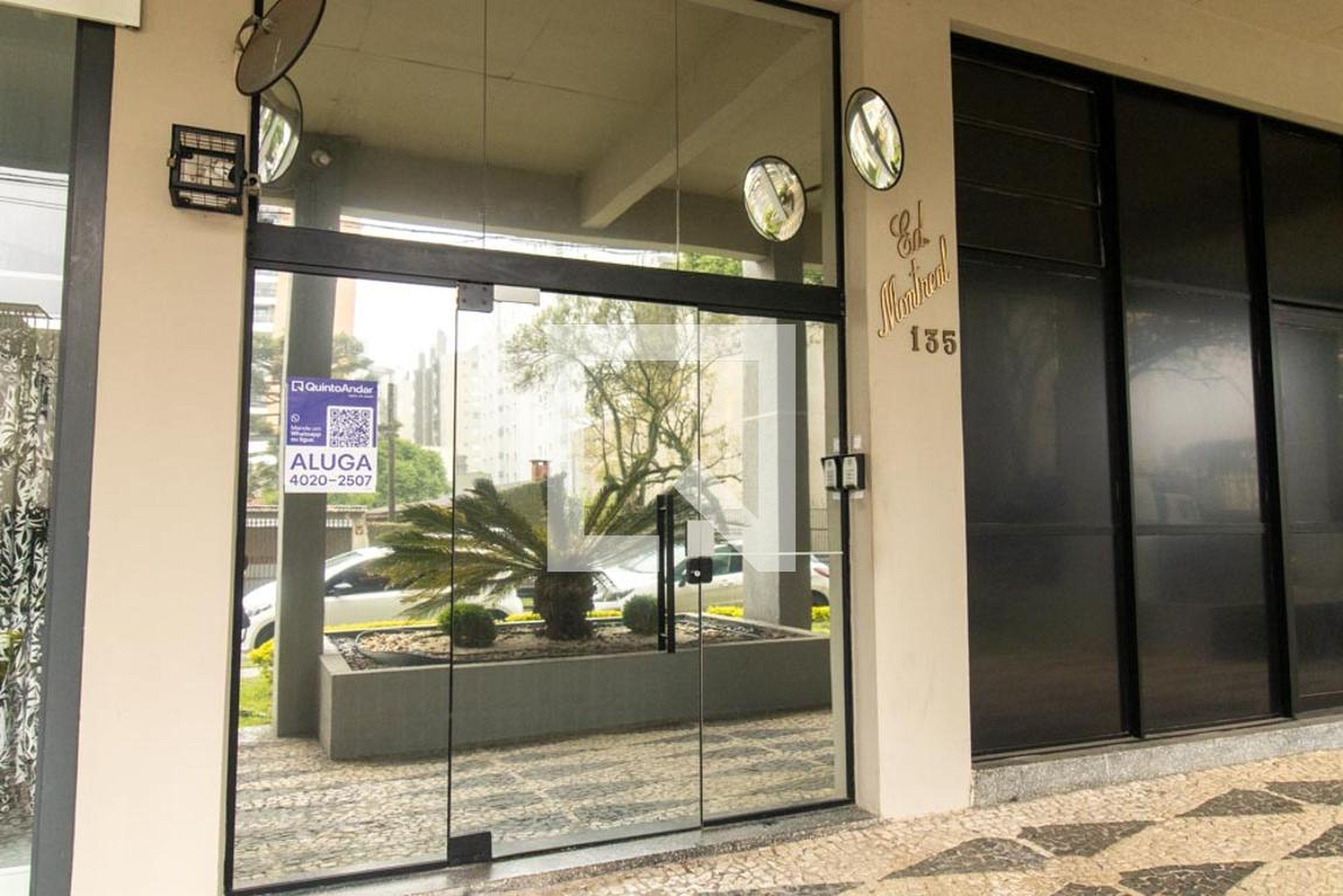 Fachada do Condomínio Condomínio Montreal