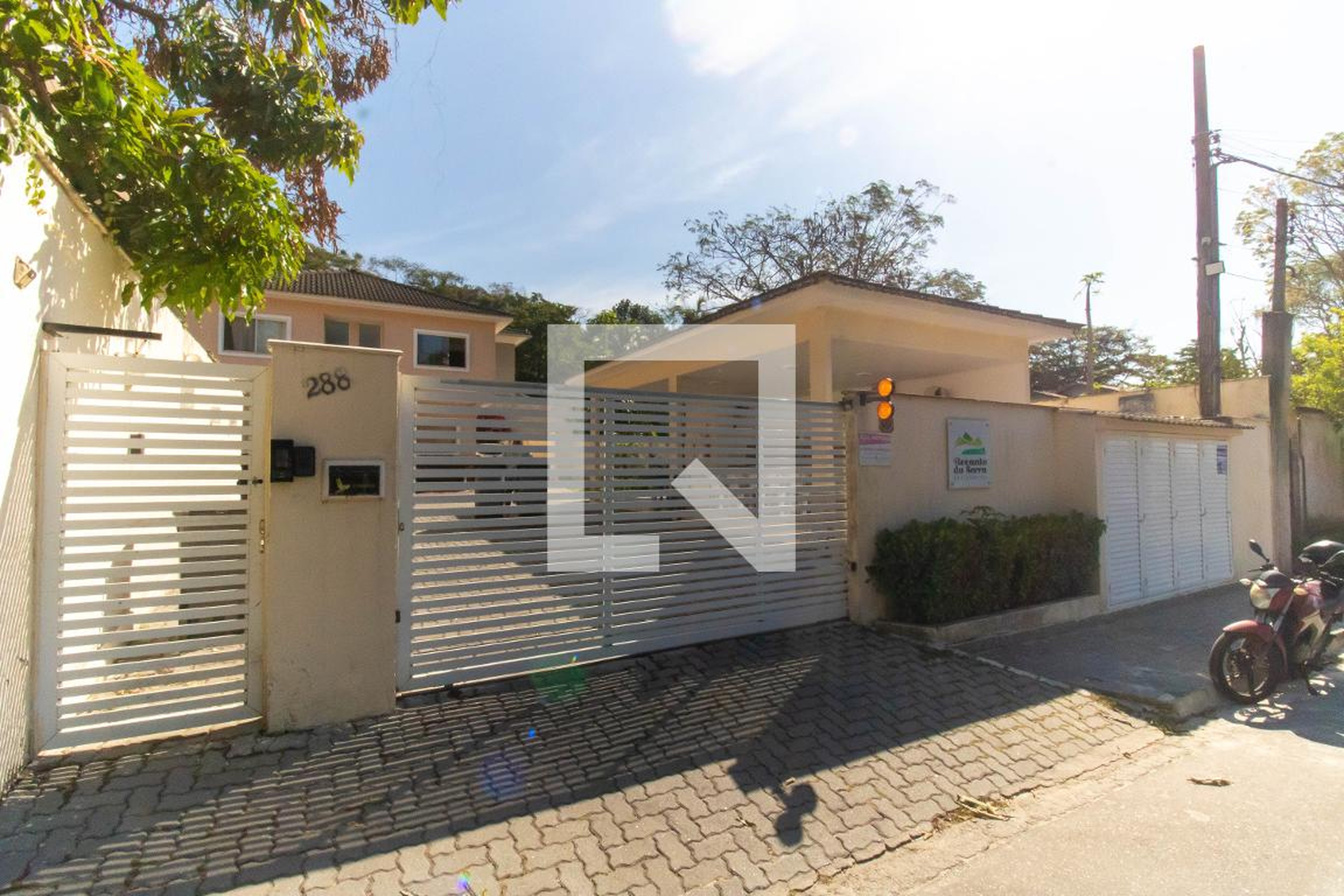 Fachada Condomínio em Rua Professor Helenice Coutinho Tebet, 288