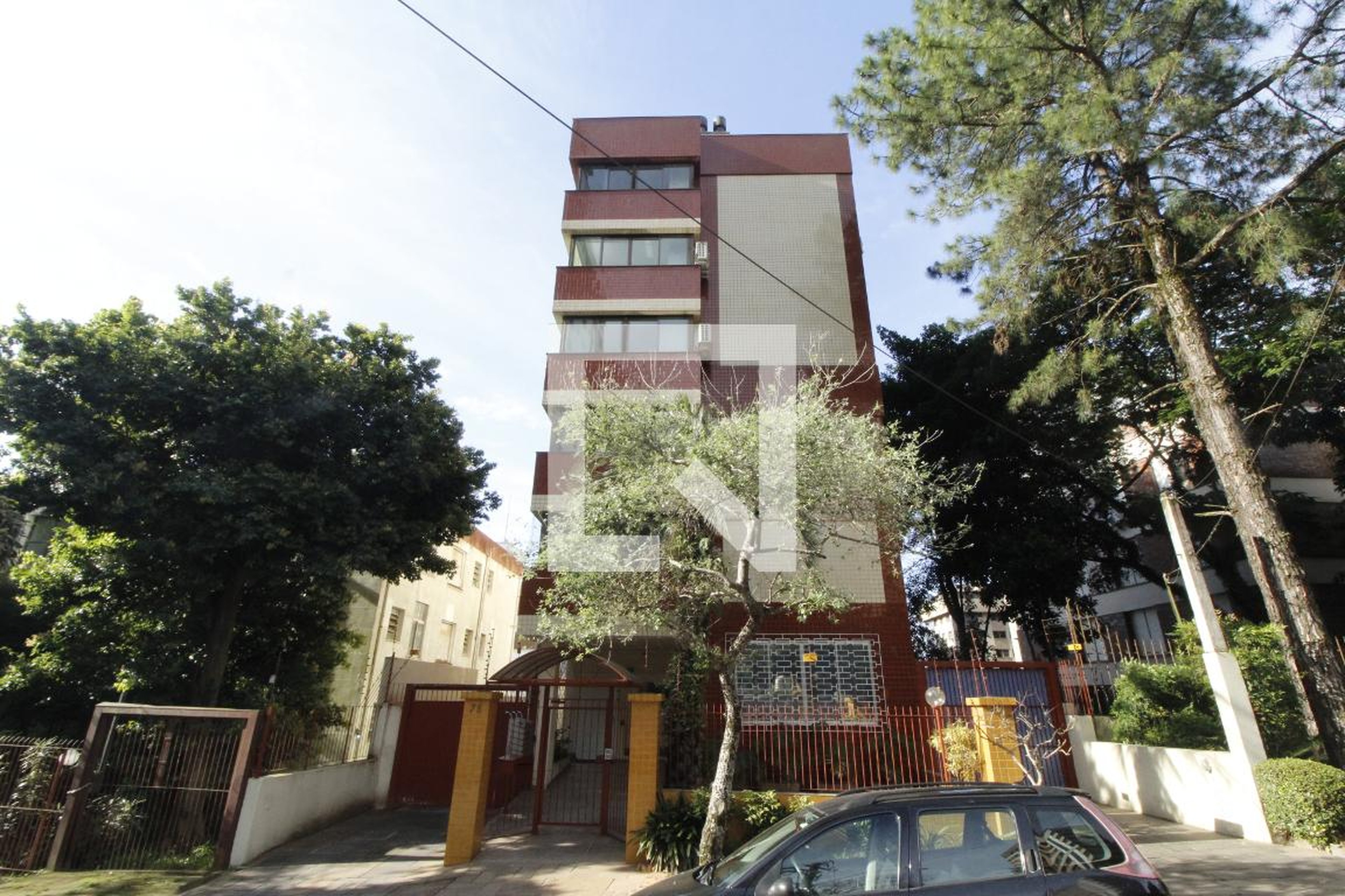 Fachada Condomínio em Rua Engenheiro Ewbank Câmara, 78